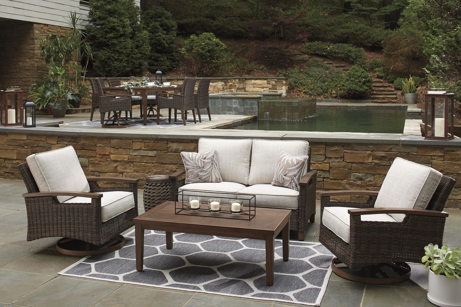 Paradise Trail Medium Brown Outdoor Round Conversation Set P750P7