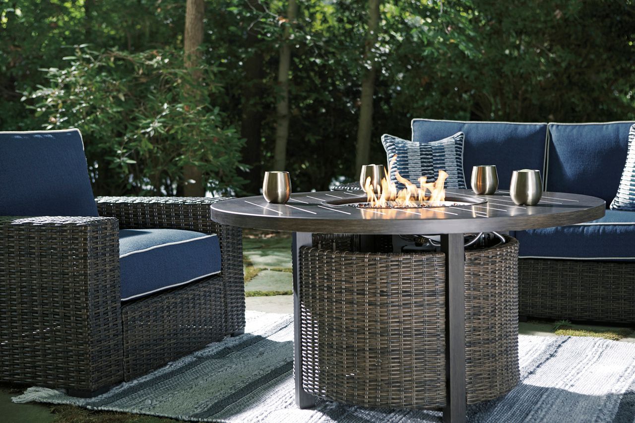 Paradise Trail Medium Brown Outdoor Round Conversation Set P750P7