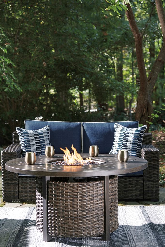 Paradise Trail Medium Brown Outdoor Round Conversation Set P750P7