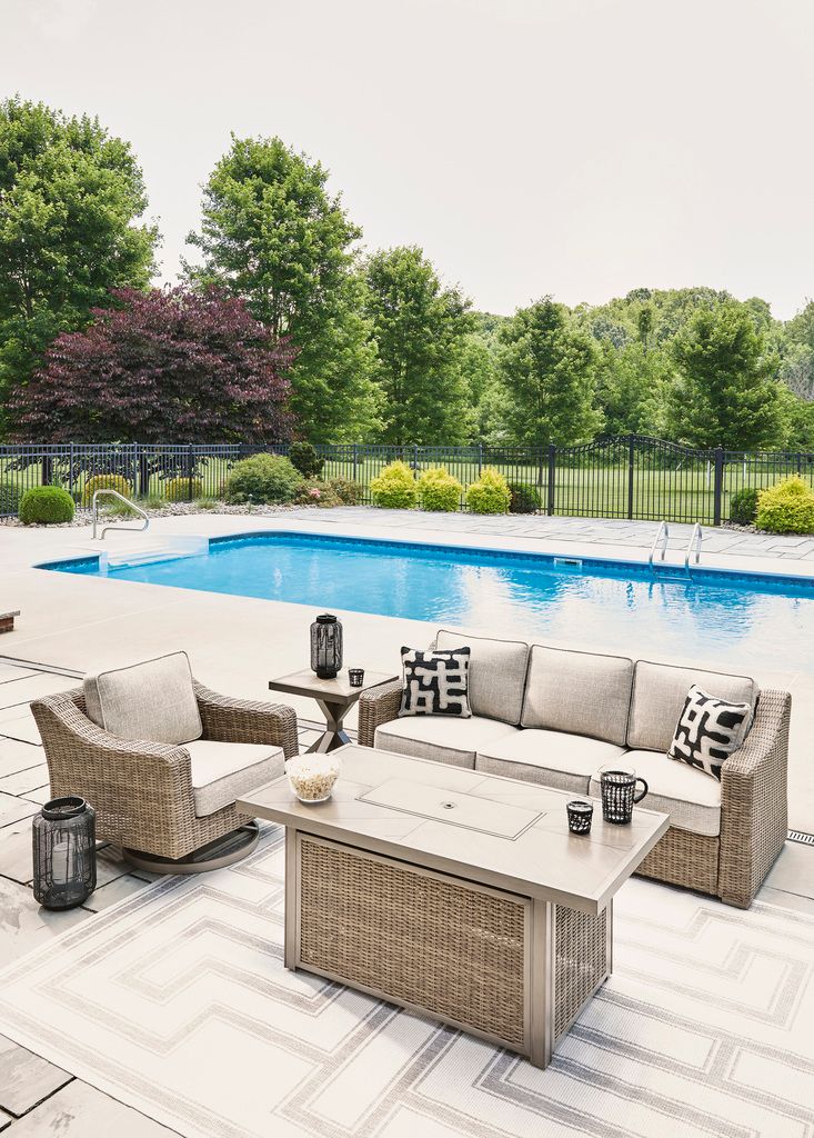 Beachcroft Light Gray Outdoor Sofa with Cushion P791838