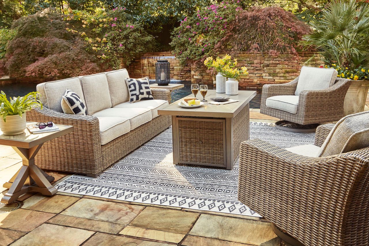 Beachcroft Light Gray Outdoor Sofa with Cushion P791838