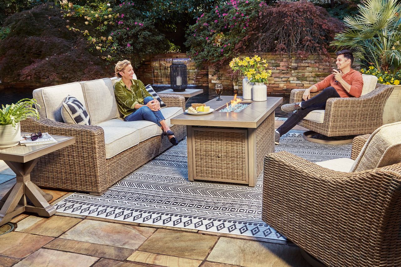 Beachcroft Light Gray Outdoor Sofa with Cushion P791838