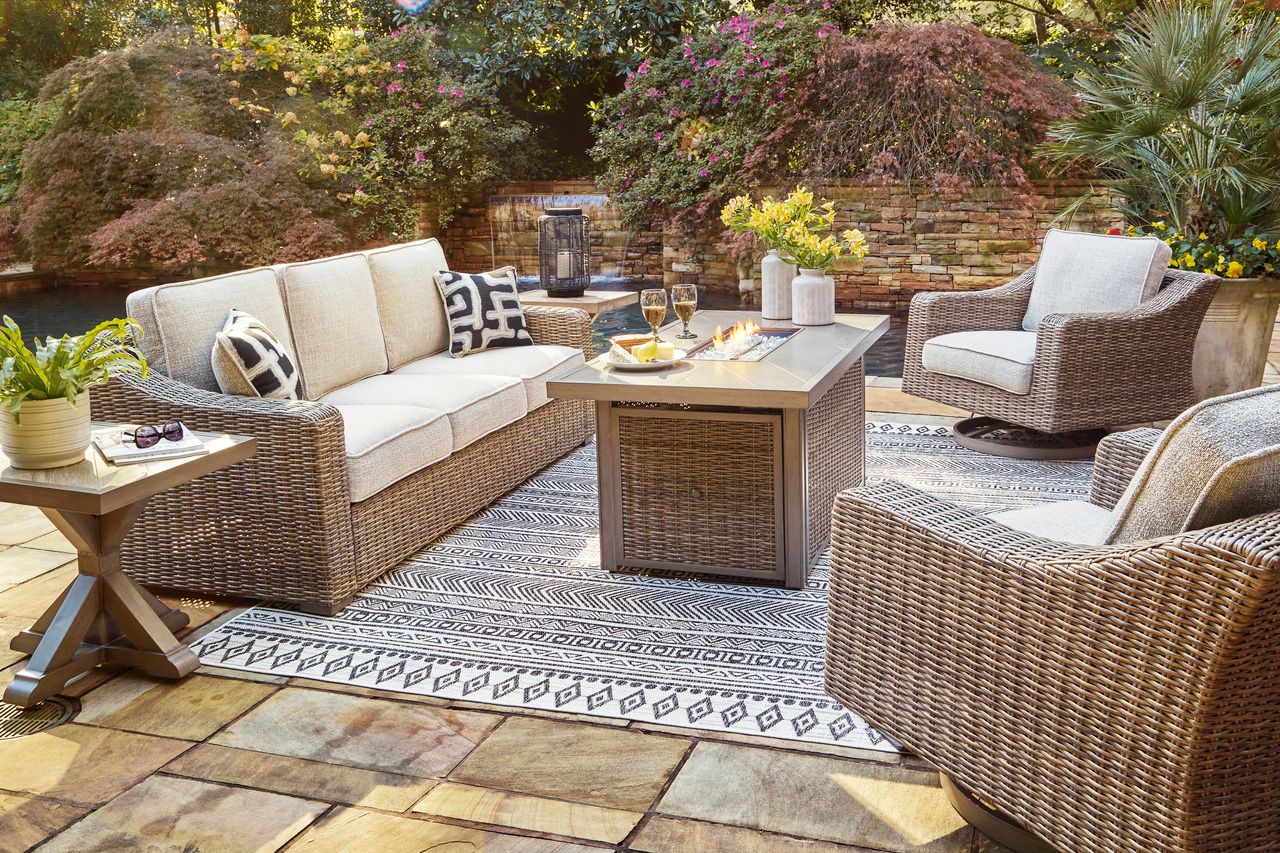 Beachcroft Light Gray Outdoor Sofa with Cushion P791838