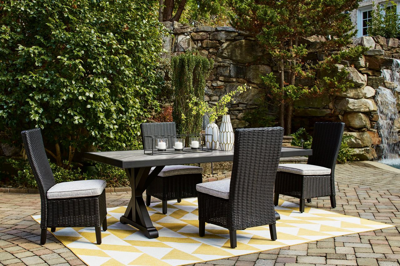 Beachcroft Outdoor Dining Table In Black/Light Gray P792625