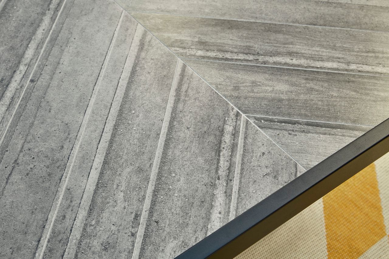 Beachcroft Outdoor Dining Table In Black/Light Gray P792625