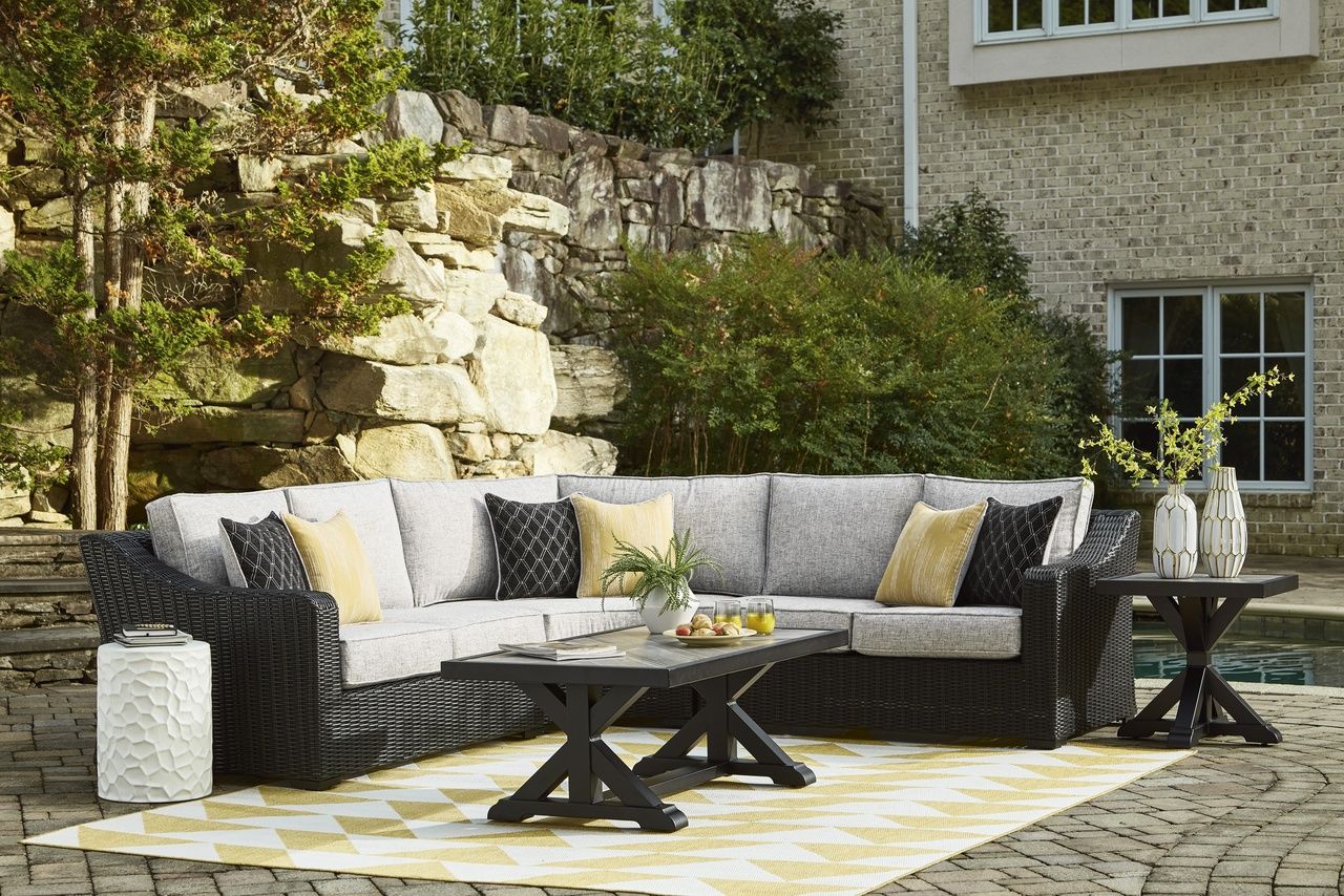 Beachcroft Outdoor Coffee Table In Black/Light Gray P792701