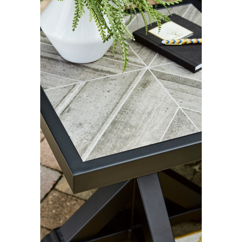 Beachcroft Outdoor End Table In Black/Light Gray P792702