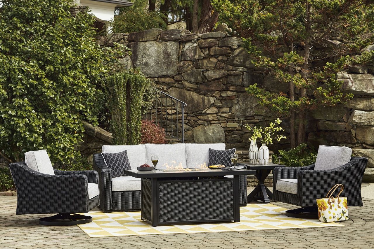 Beachcroft Outdoor End Table In Black/Light Gray P792702