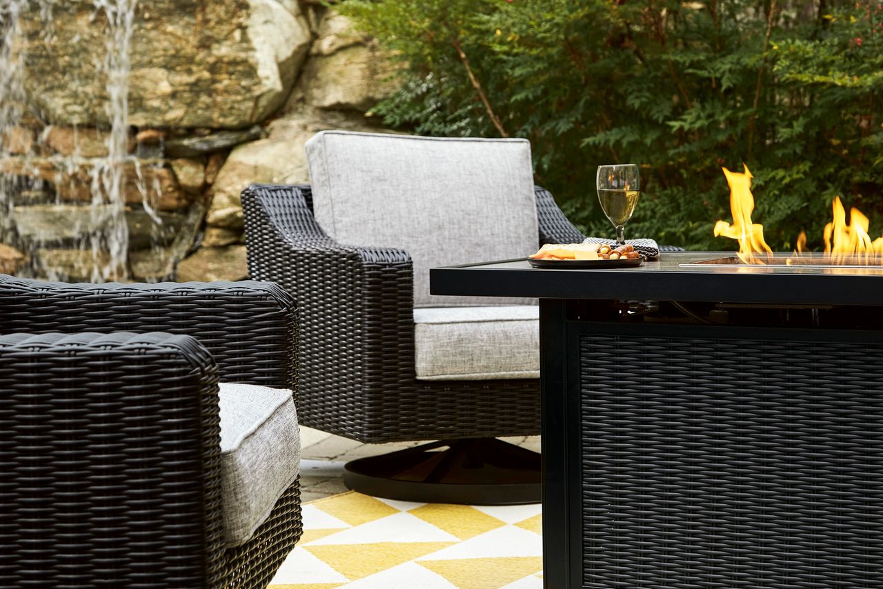 Beachcroft Outdoor Fire Pit Table In Black/Light Gray P792773