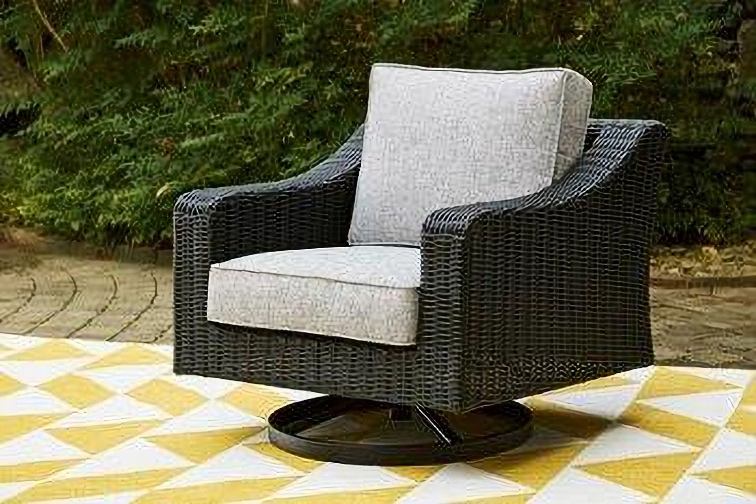 Beachcroft Outdoor Swivel Lounge with Cushion In Black/Light Gray P792821