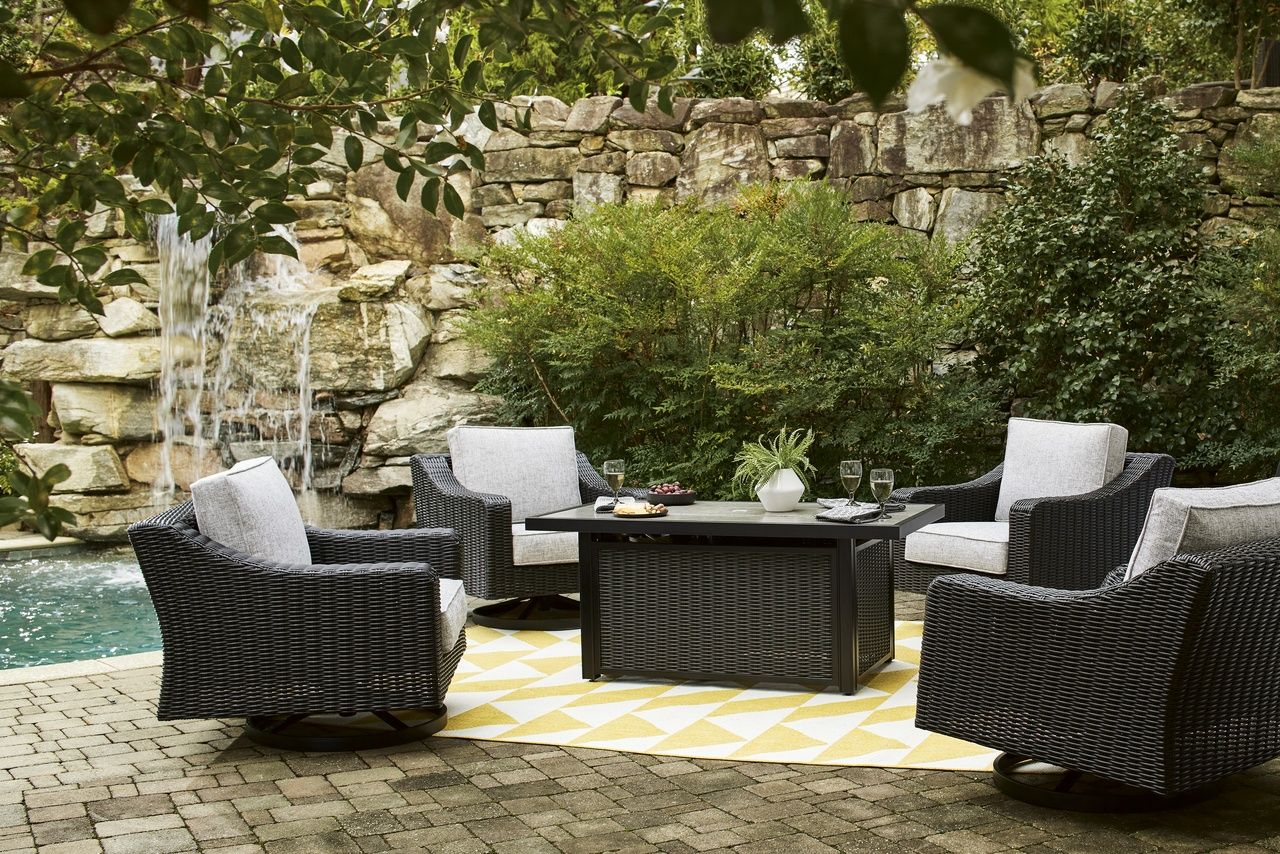 Beachcroft Outdoor Swivel Lounge with Cushion In Black/Light Gray P792821