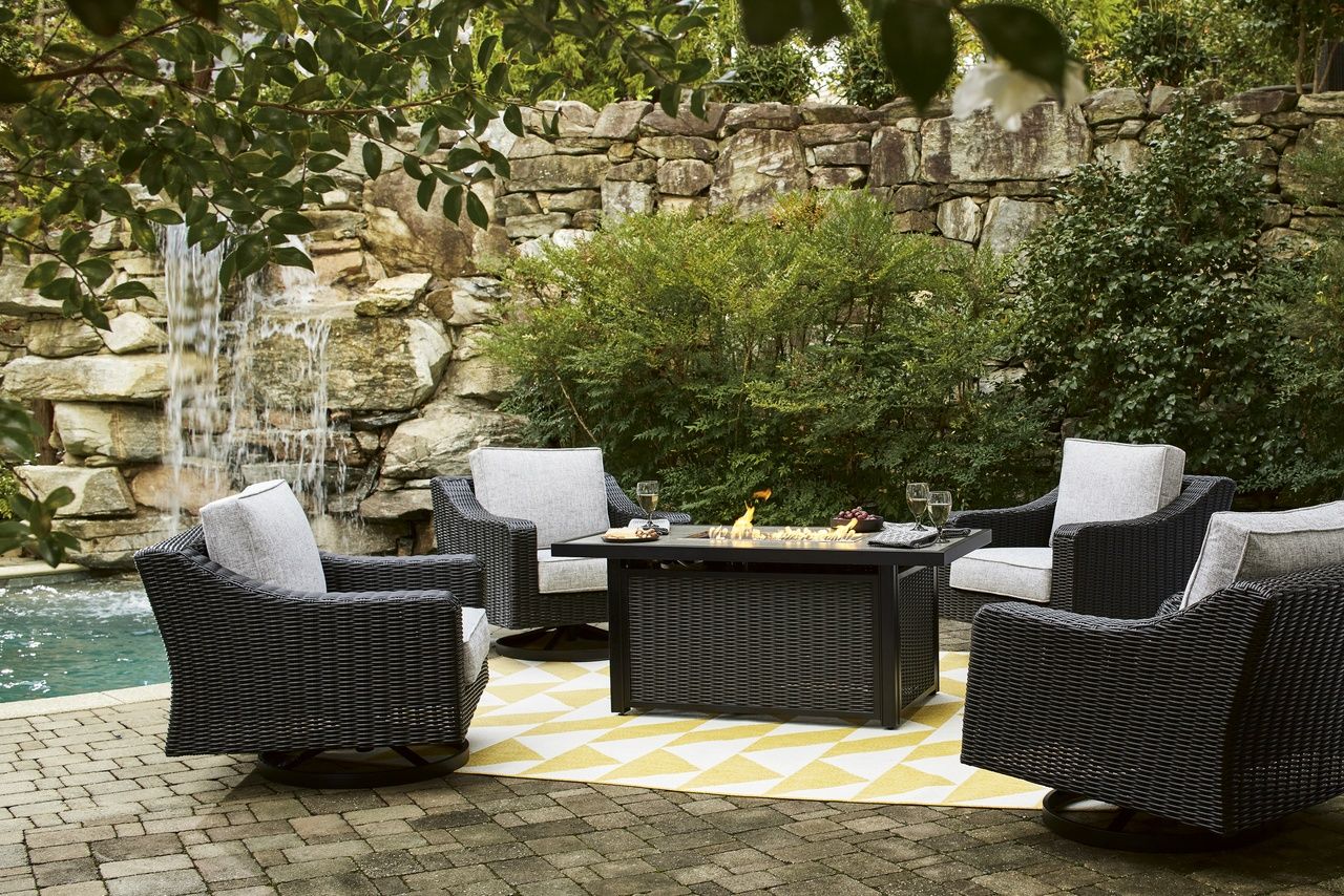 Beachcroft Outdoor Swivel Lounge with Cushion In Black/Light Gray P792821