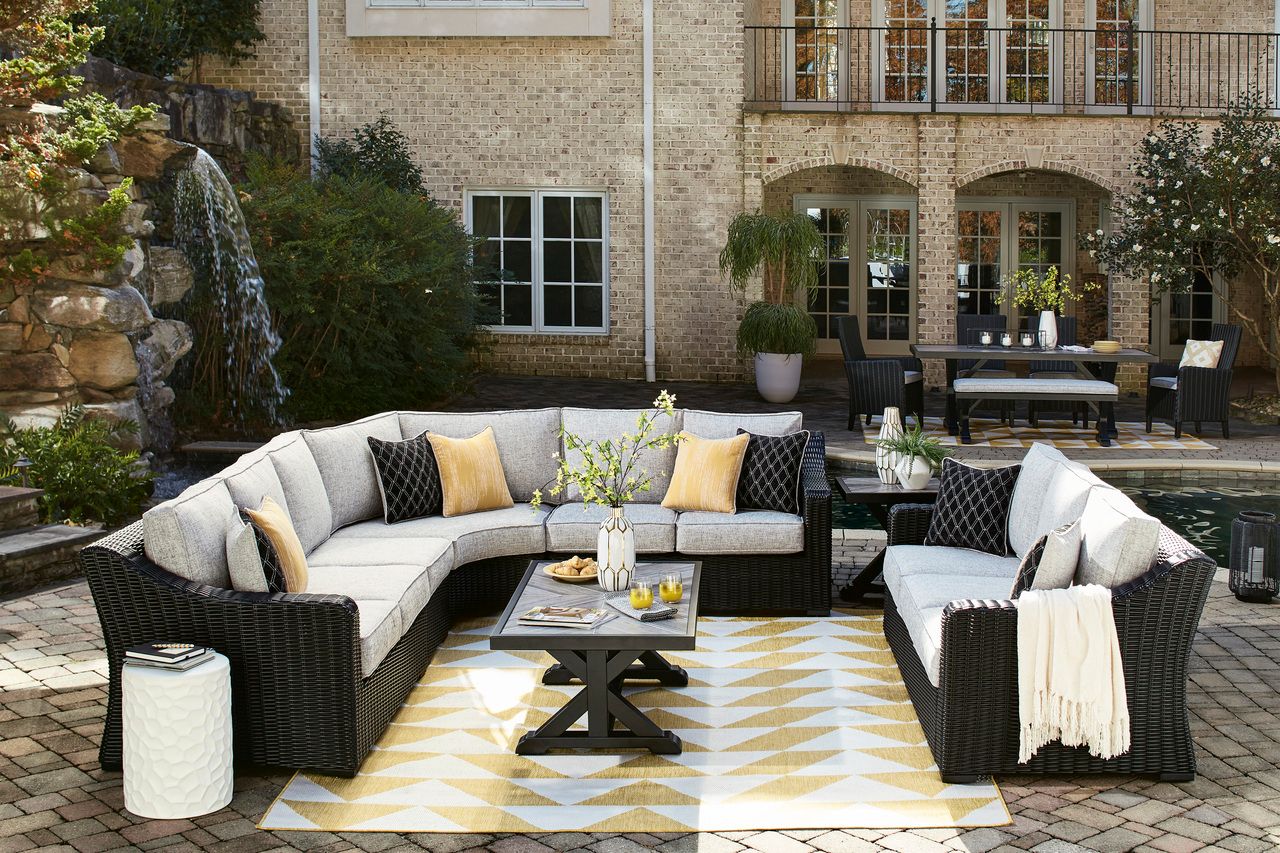Beachcroft 2-Piece Outdoor Loveseat with Cushion In Black/Light Gray P792854