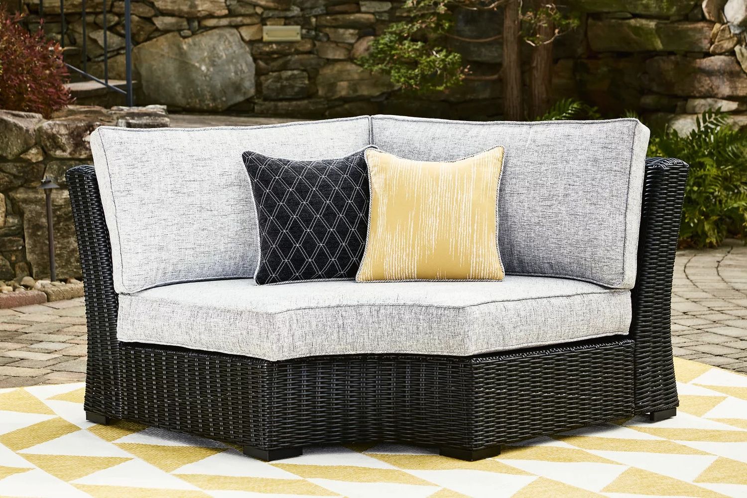 Beachcroft 3-Piece Outdoor Sectional In Black/Light Gray P792P1