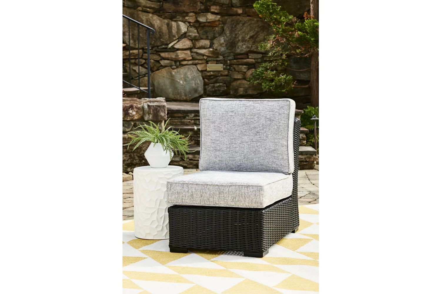 Beachcroft 4-Piece Outdoor Sectional In Black/Light Gray P792P2