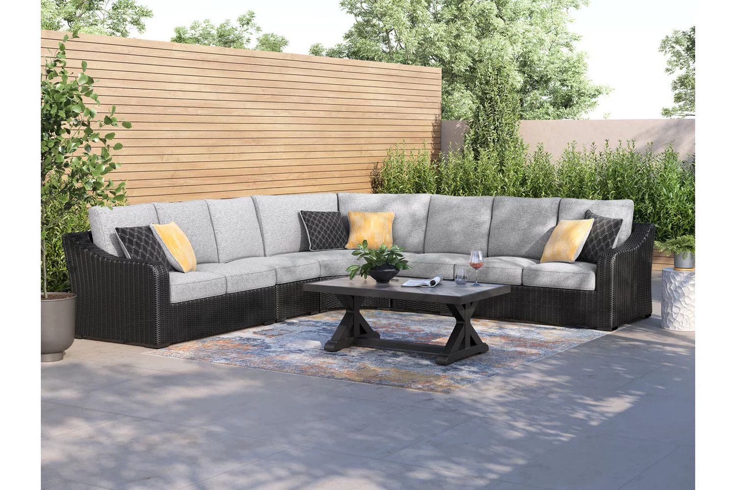 Beachcroft 5-Piece Outdoor Sectional In Black Light Gray P792P6