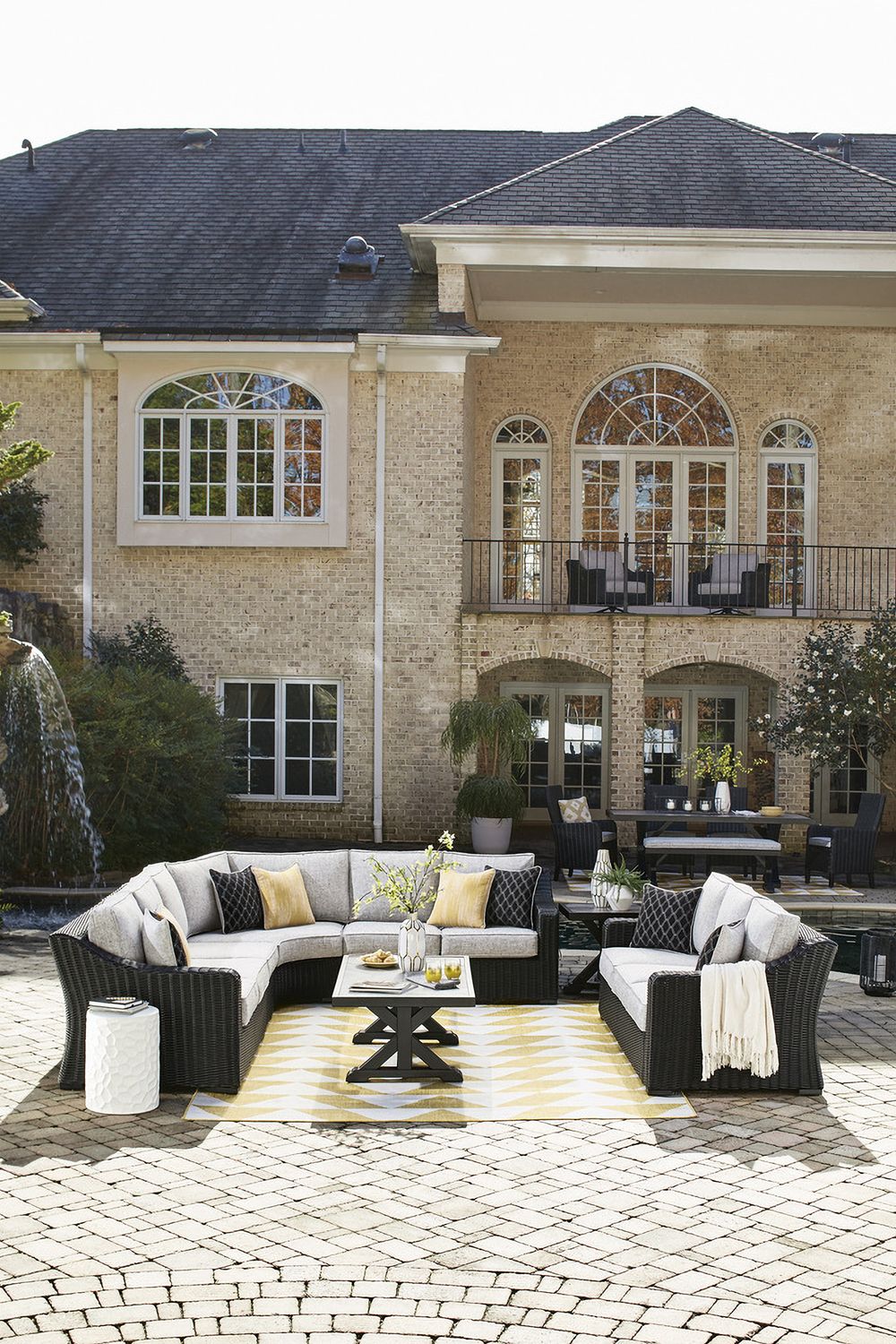 Beachcroft 5-Piece Outdoor Sectional In Black Light Gray P792P6