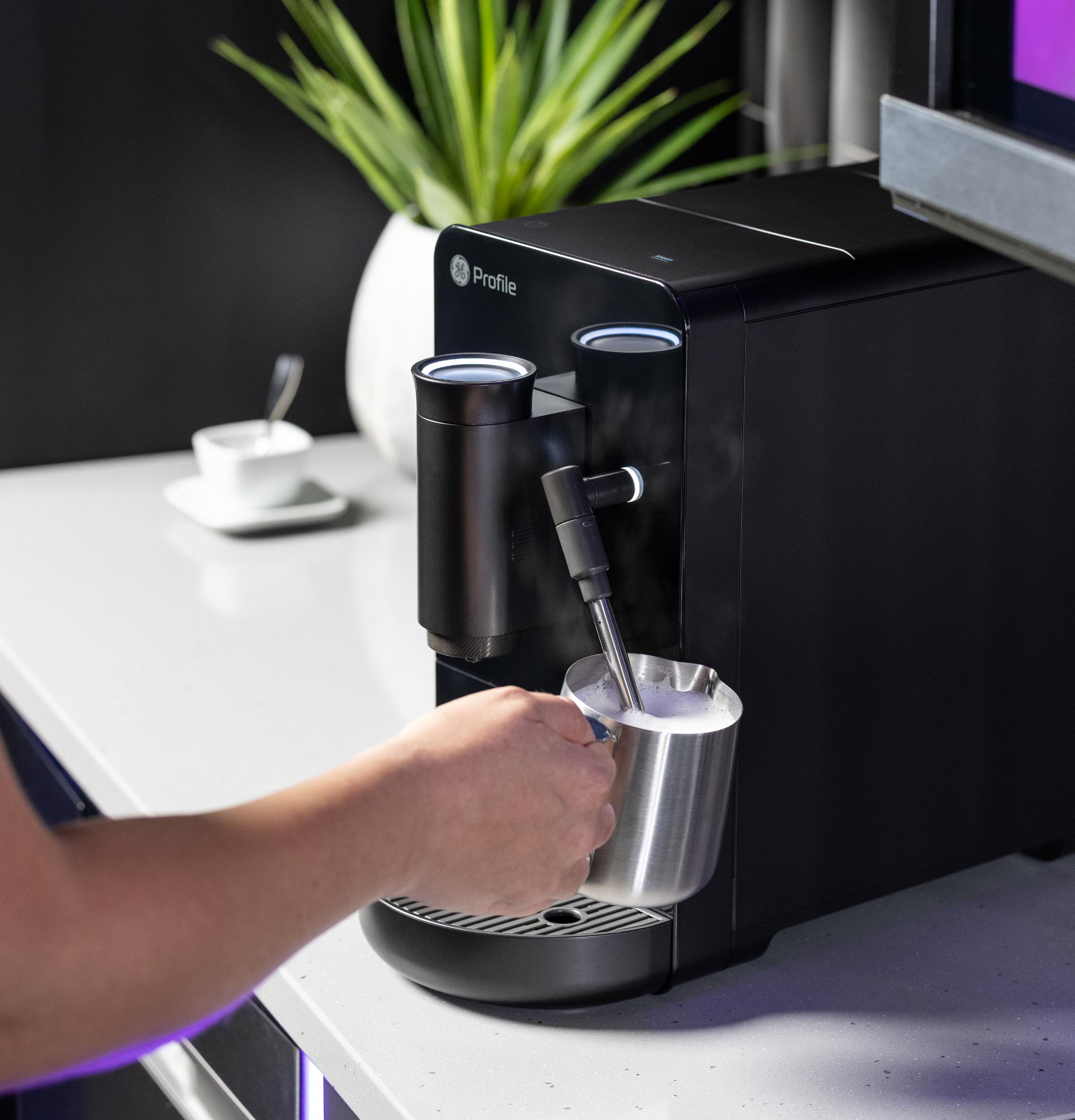 Automatic Espresso Machine + Frother P7CEBBS6RBB