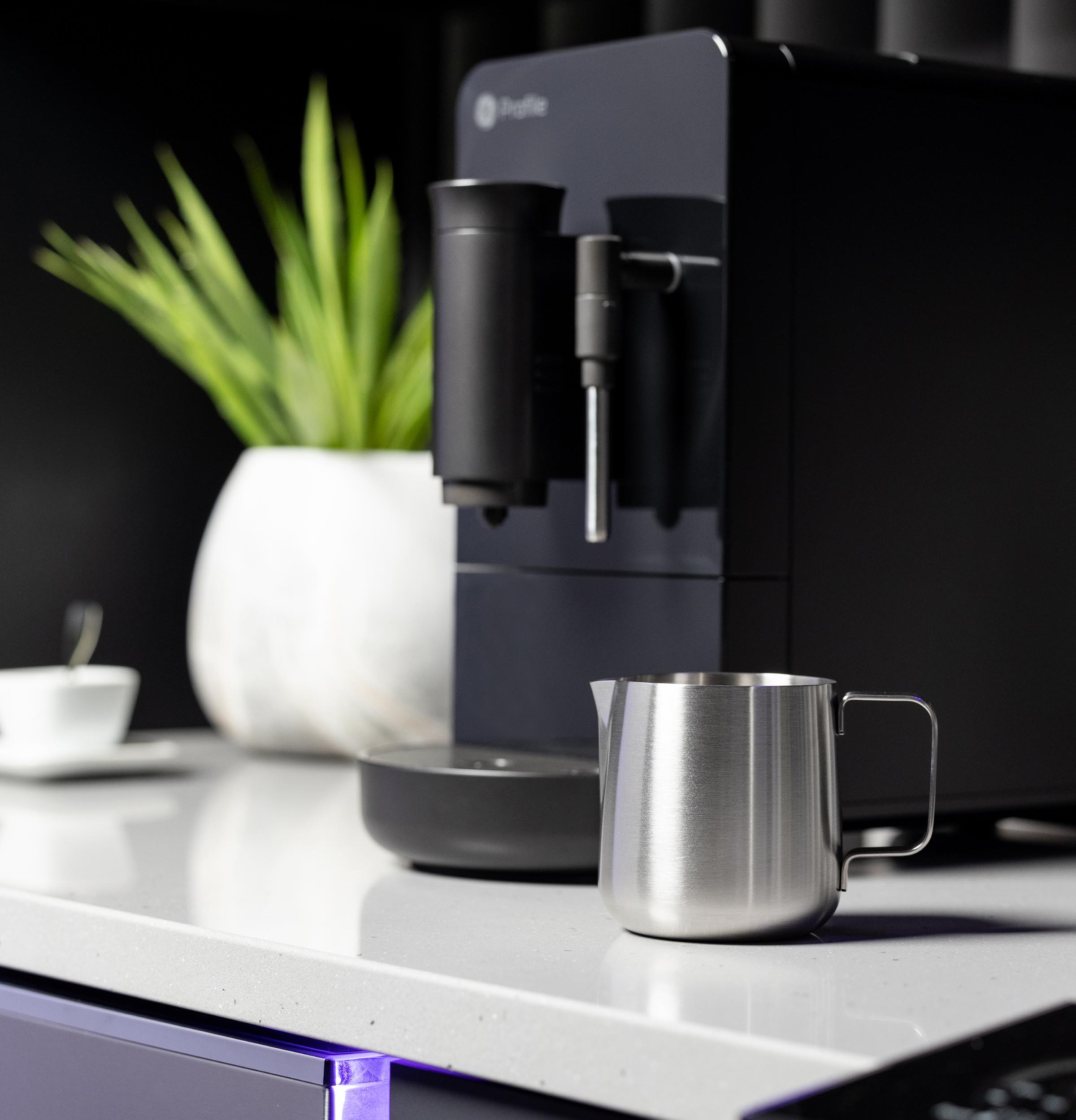 Automatic Espresso Machine + Frother P7CEBBS6RBB