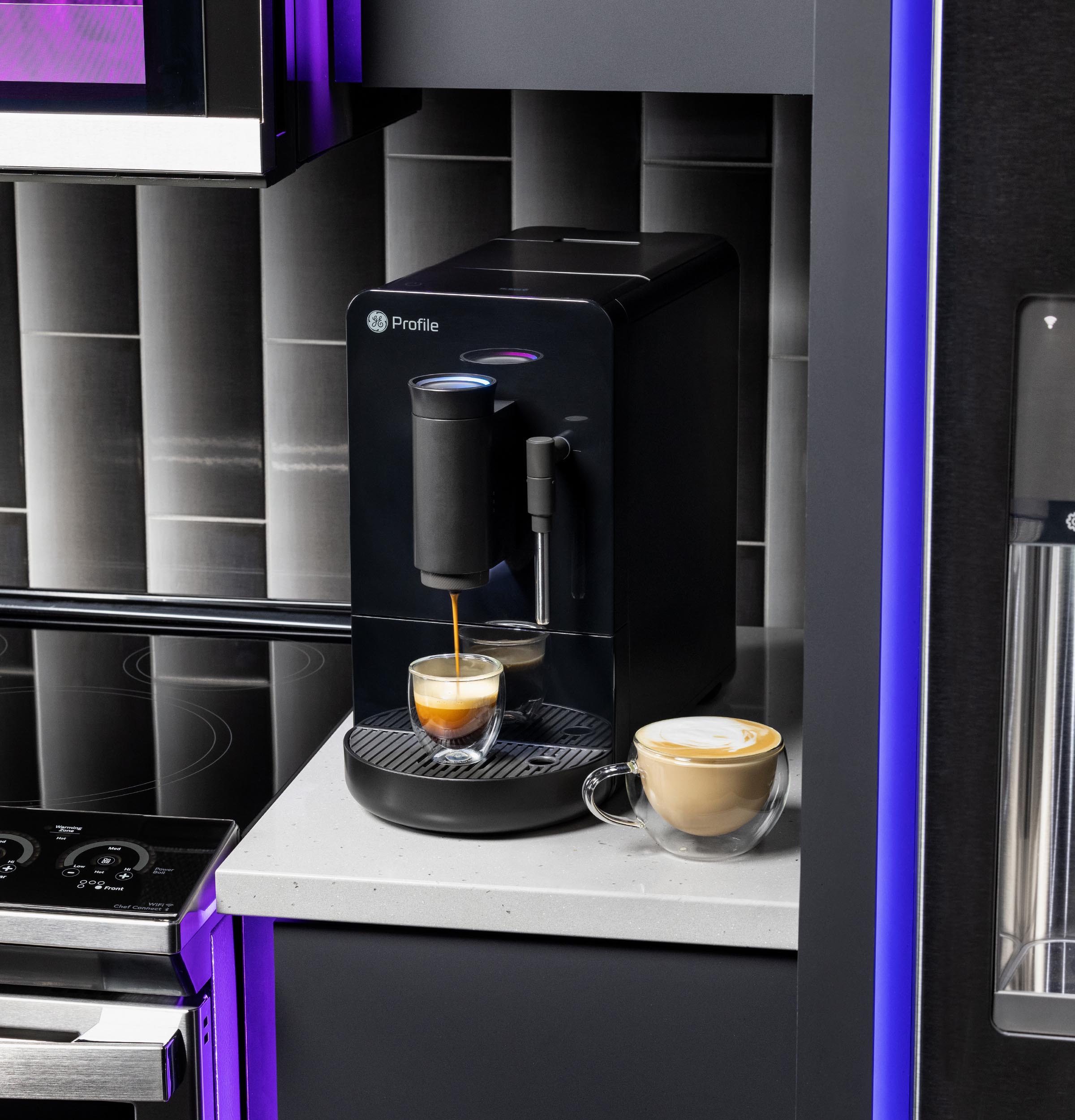 Automatic Espresso Machine + Frother P7CEBBS6RBB