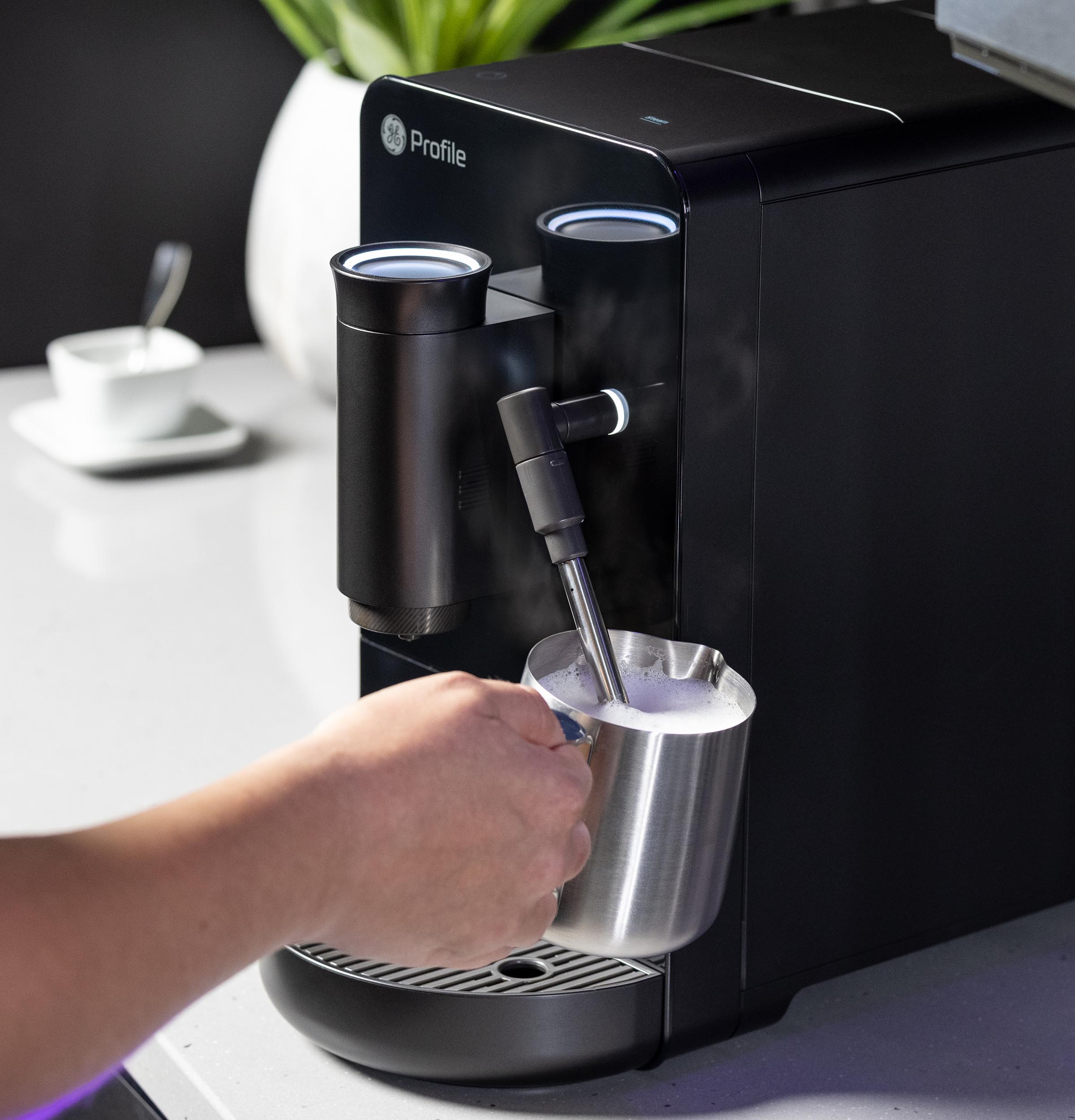 Automatic Espresso Machine + Frother P7CEBBS6RBB
