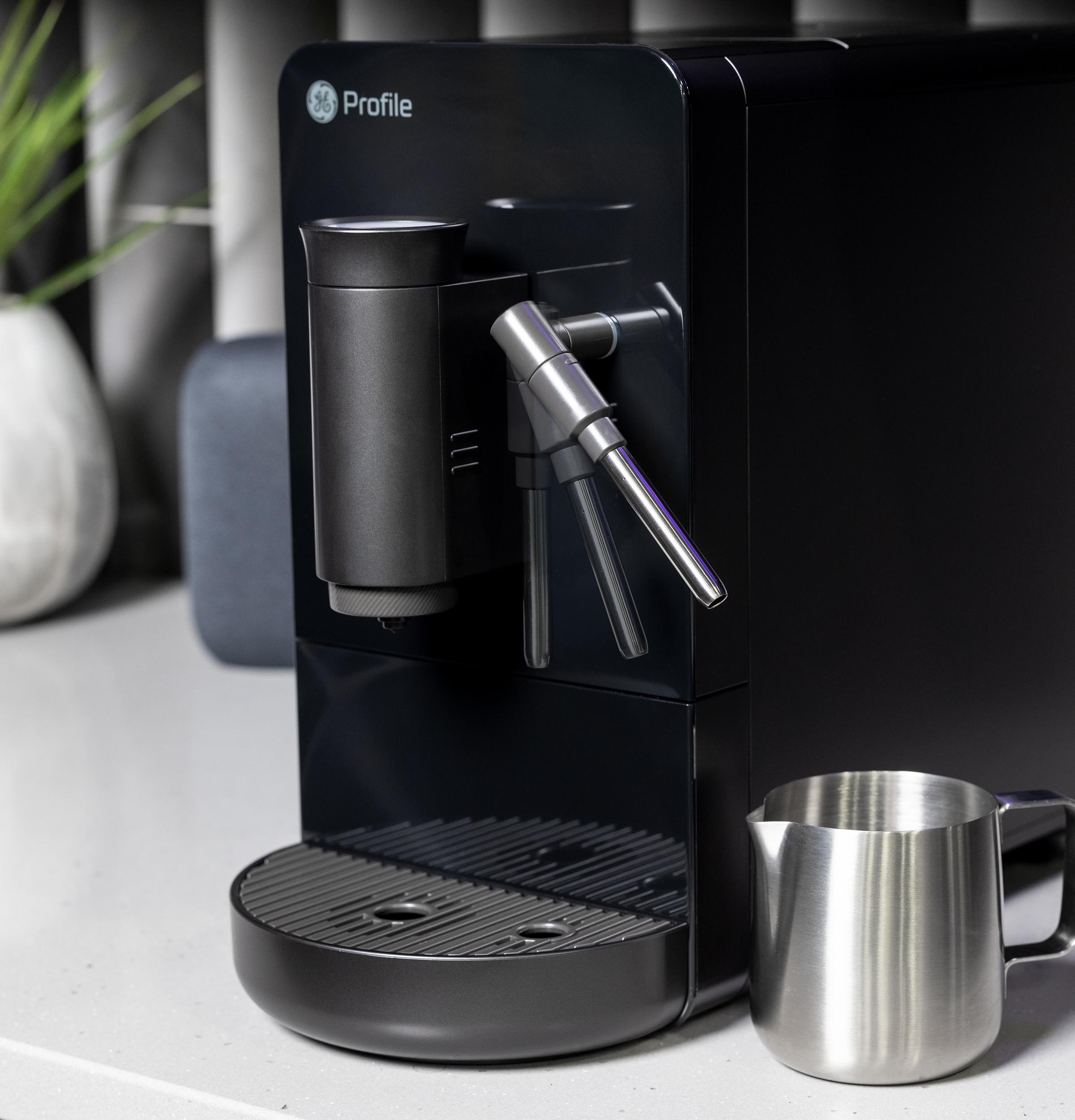 Automatic Espresso Machine + Frother P7CEBBS6RBB