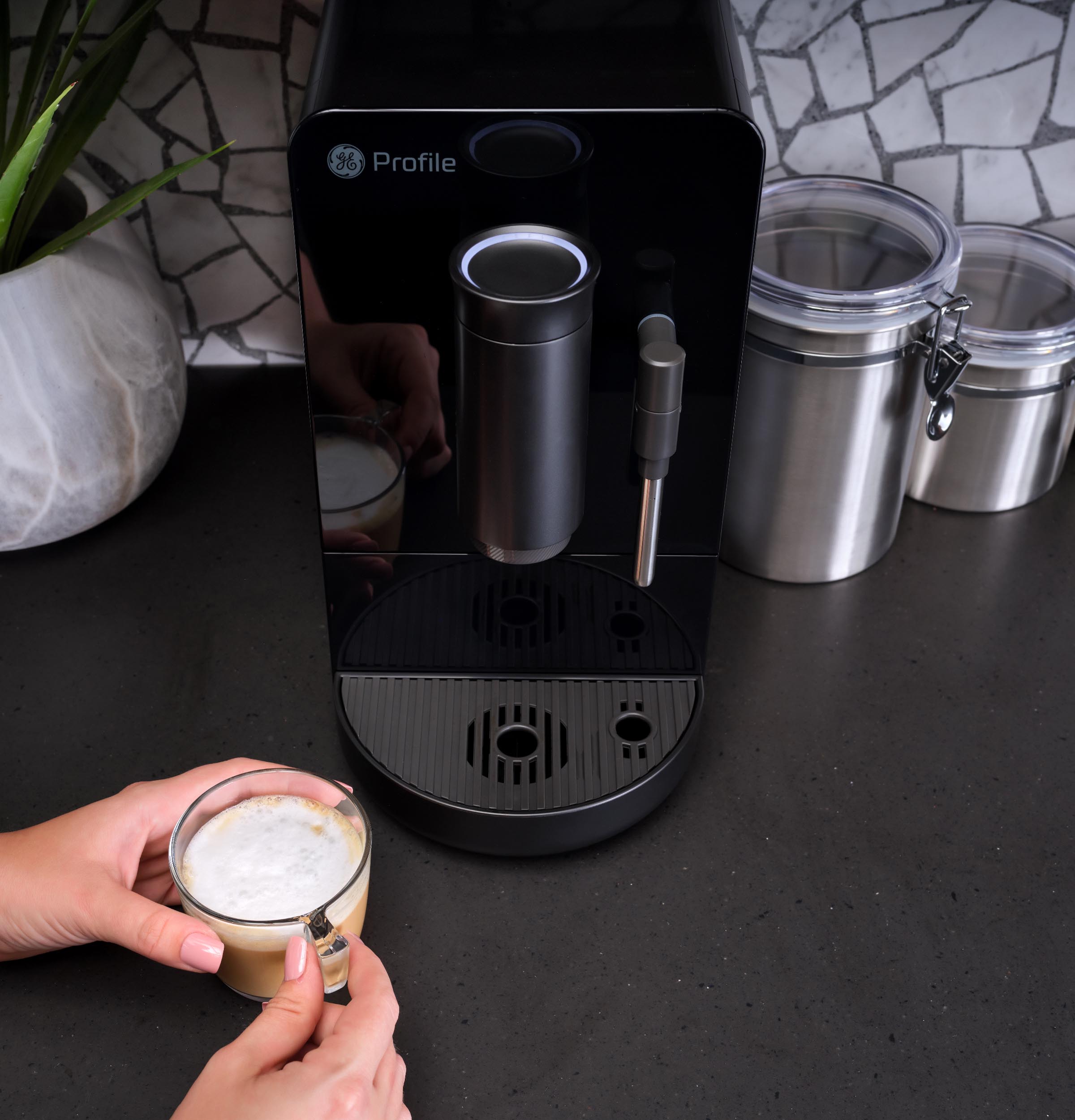 Automatic Espresso Machine + Frother P7CEBBS6RBB