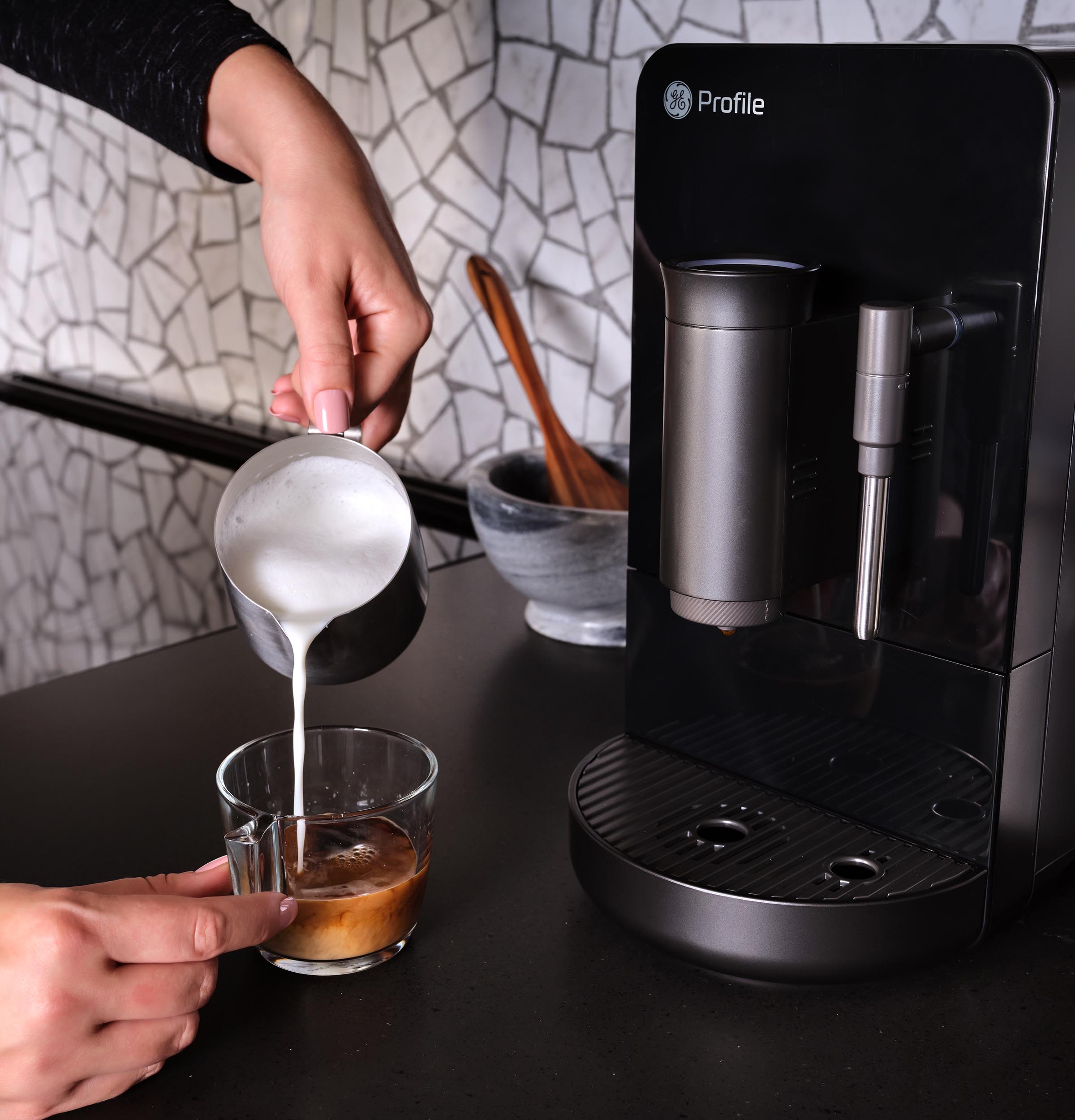 Automatic Espresso Machine + Frother P7CEBBS6RBB