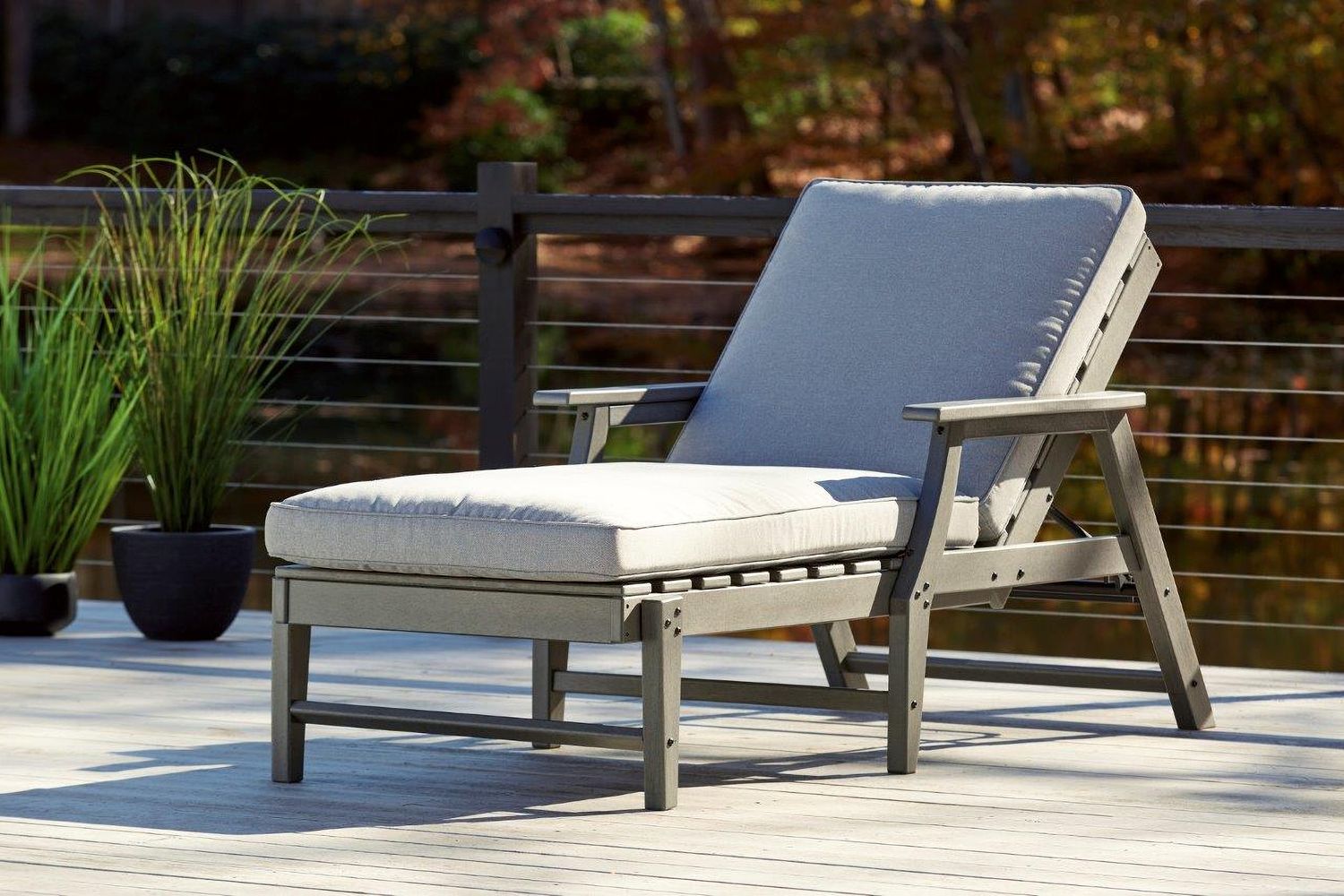 Visola Gray Chaise Lounge P802815