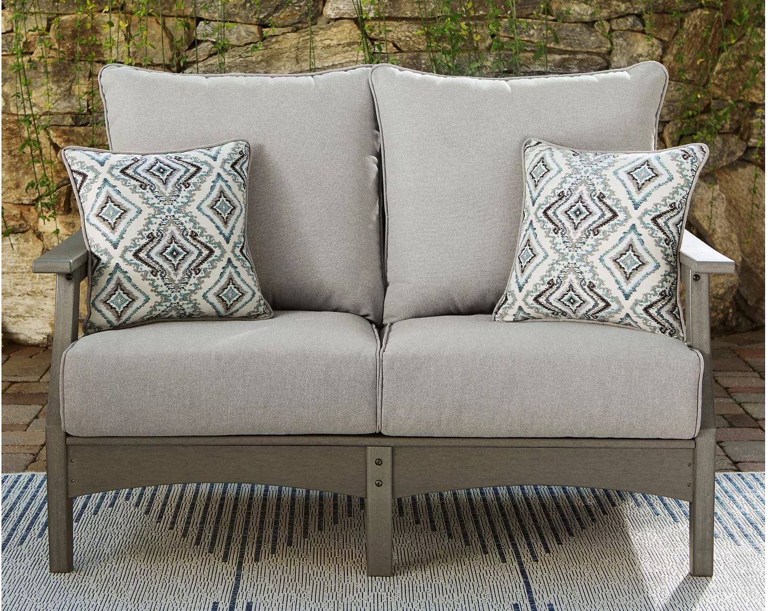 Visola Gray Loveseat w/Cushion P802835