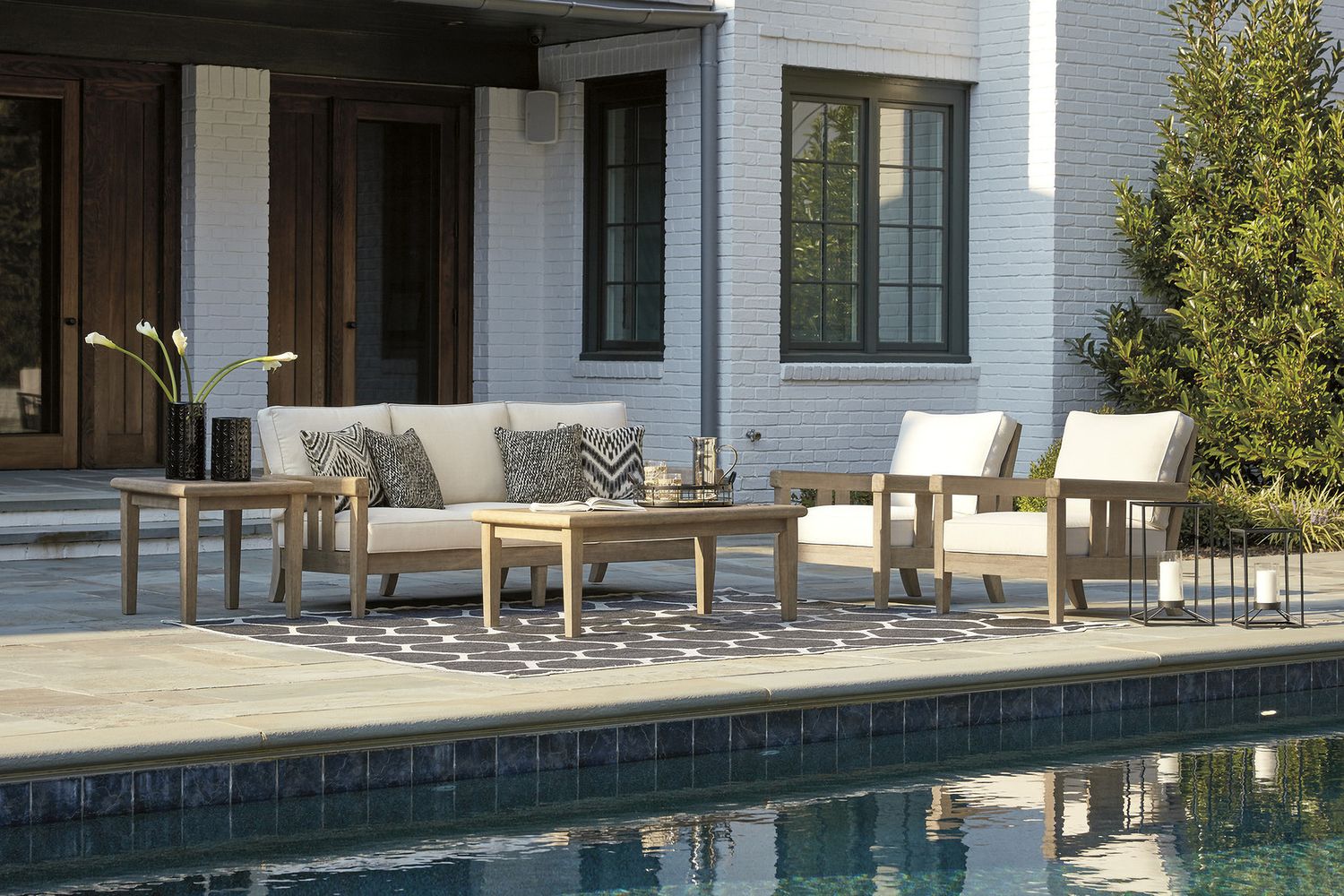 Gerianne Grayish Brown Outdoor Square End Table P805702
