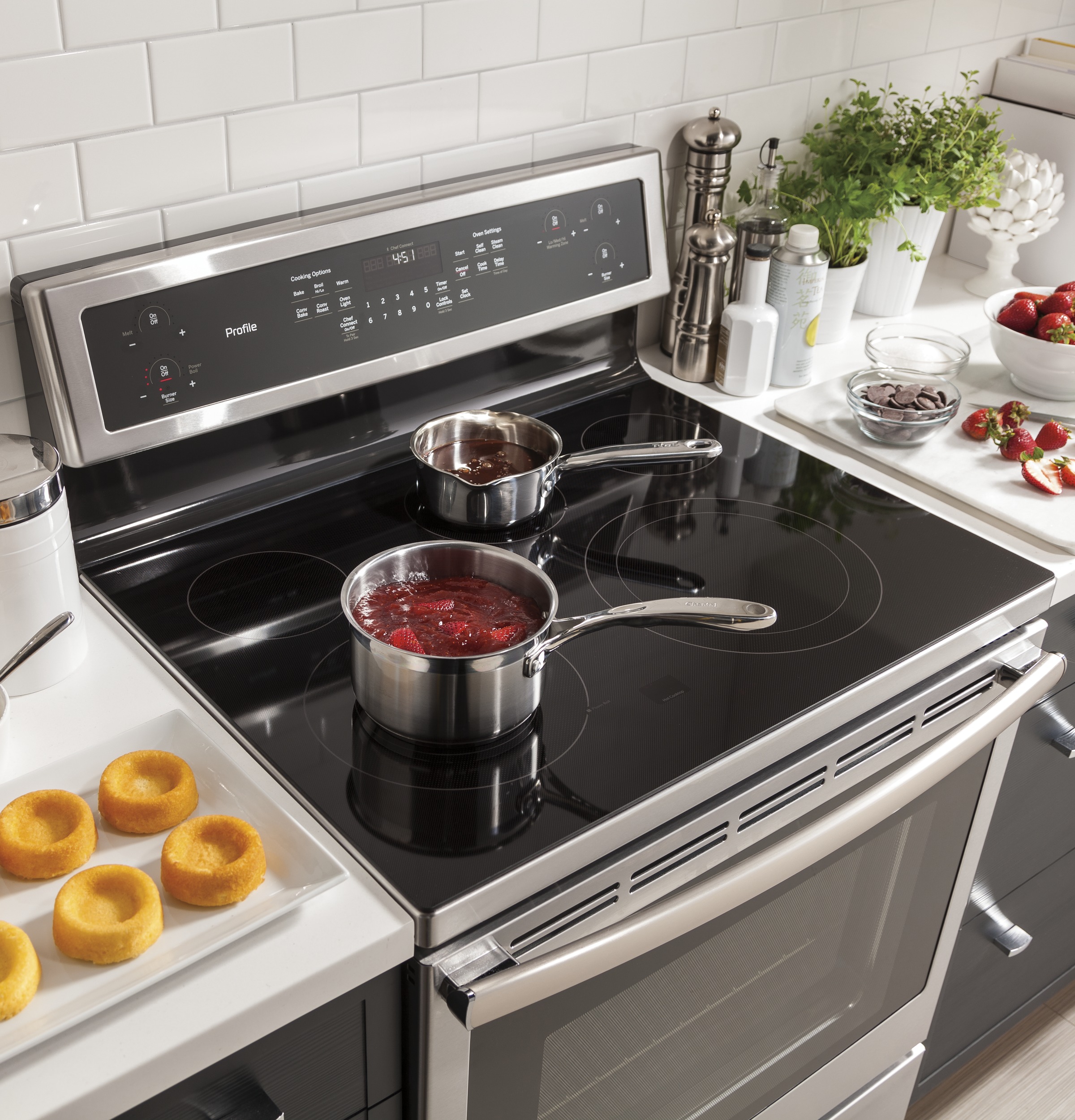 30" Free-Standing Electric Convection Range PB911SJSS, product image 2 of 22