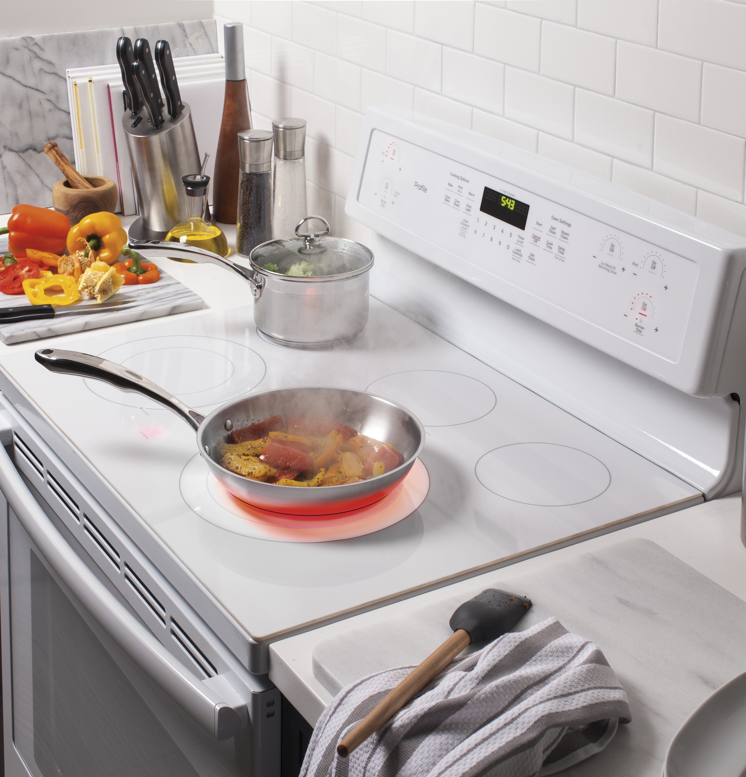 Series 30" Free-Standing Electric Convection Range PB911TJWW, product image 11 of 18