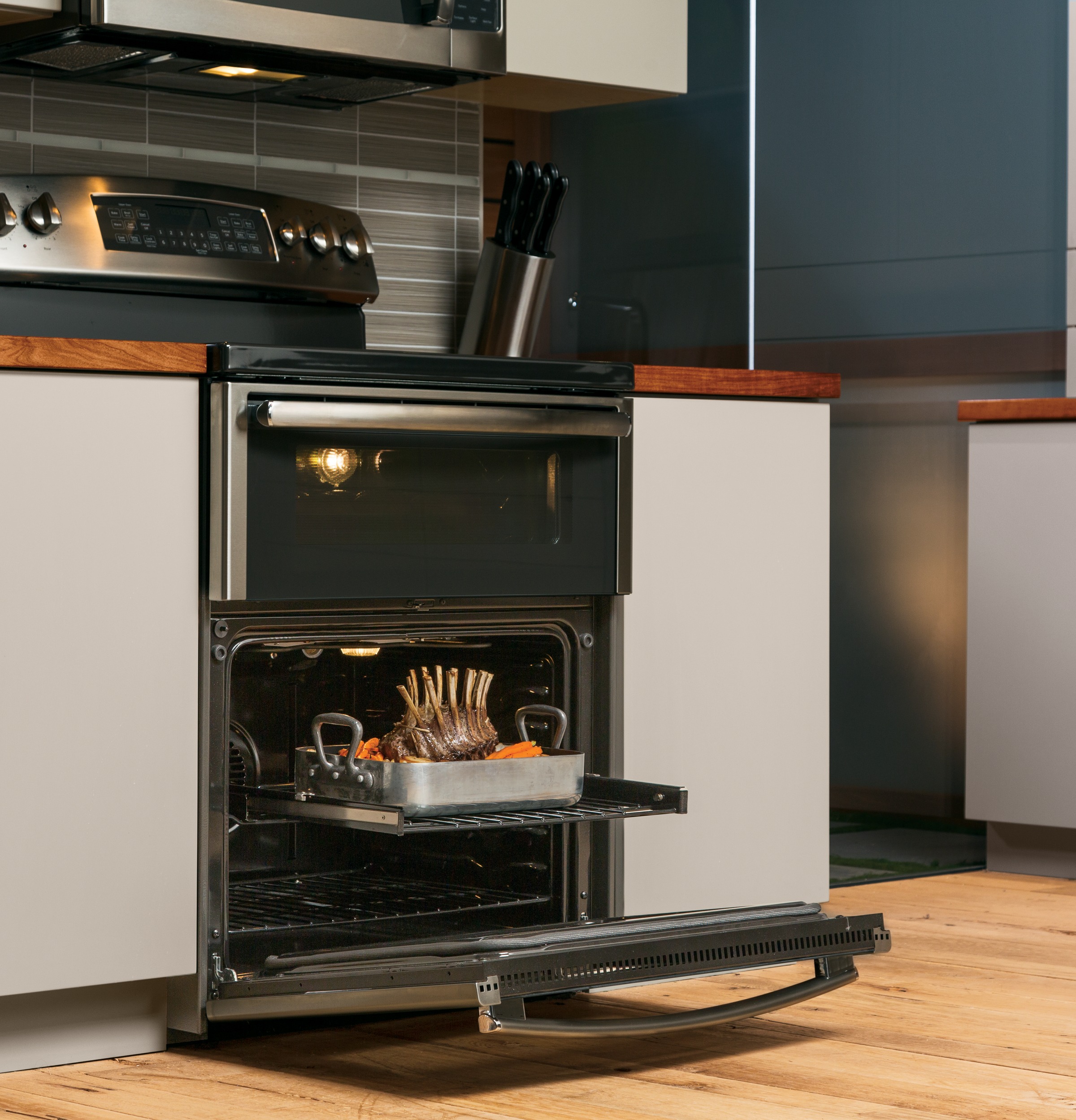 Series 30" Free-Standing Double Oven Range with Convection PB950SFSS, product image 10 of 22