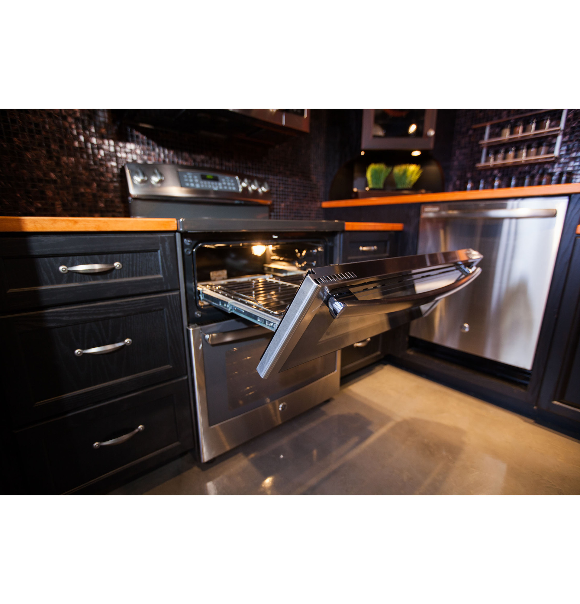 Series 30" Free-Standing Double Oven Range with Convection and Easy Load Drawer PB955SFSS, product image 4 of 8