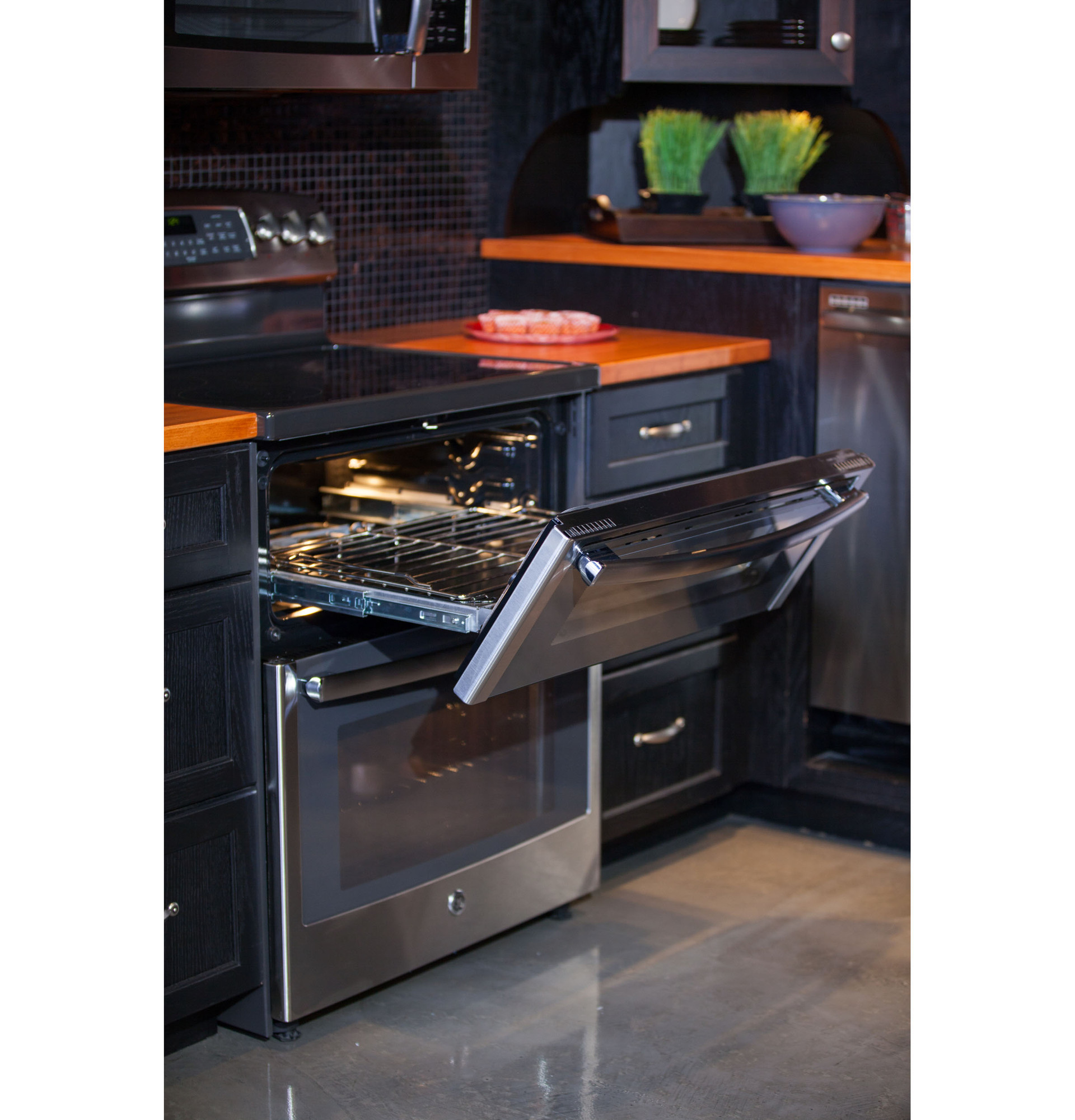 Series 30" Free-Standing Double Oven Range with Convection and Easy Load Drawer PB955SFSS, product image 6 of 8