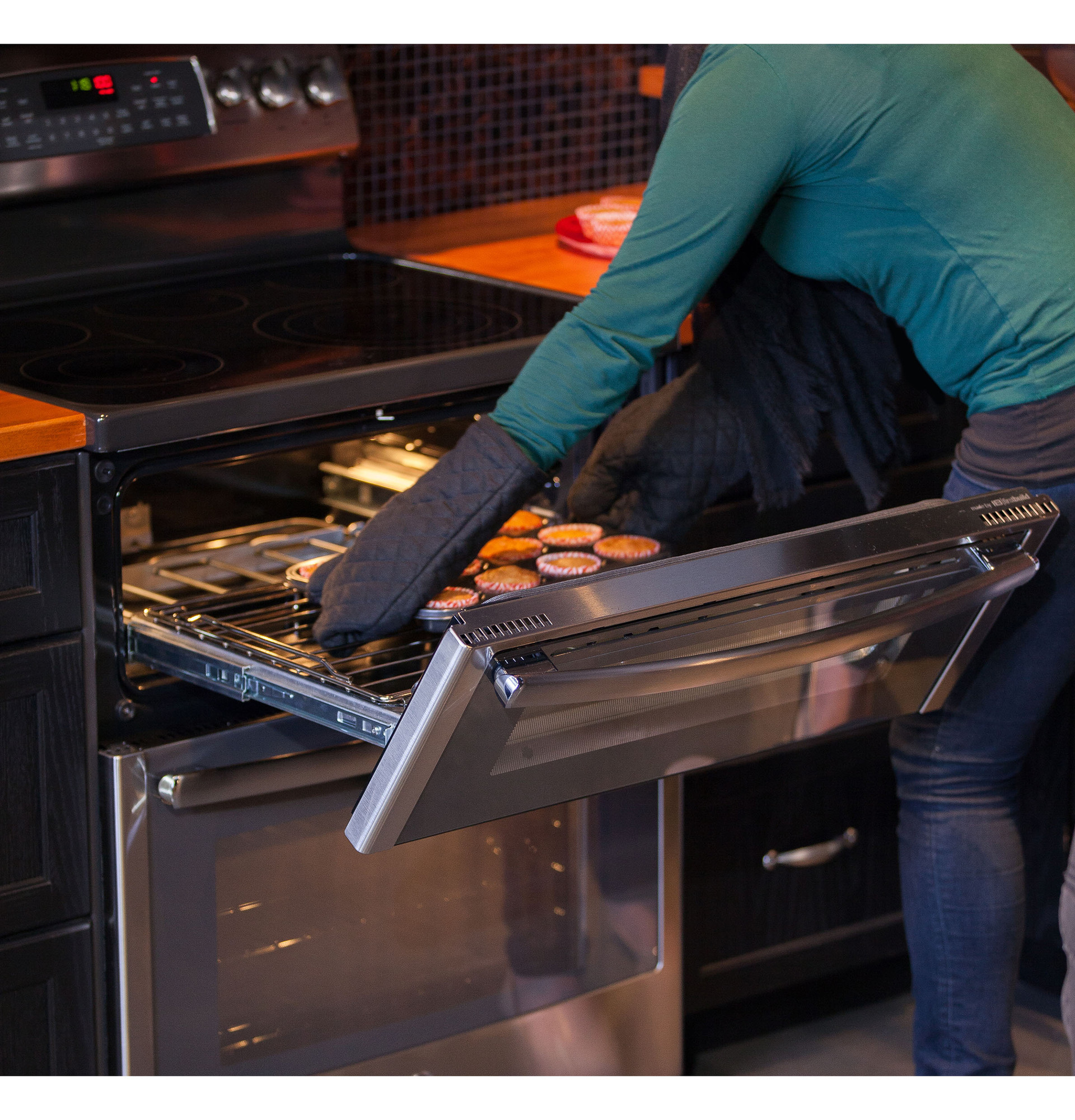 Series 30" Free-Standing Double Oven Range with Convection and Easy Load Drawer PB955SFSS, product image 7 of 8