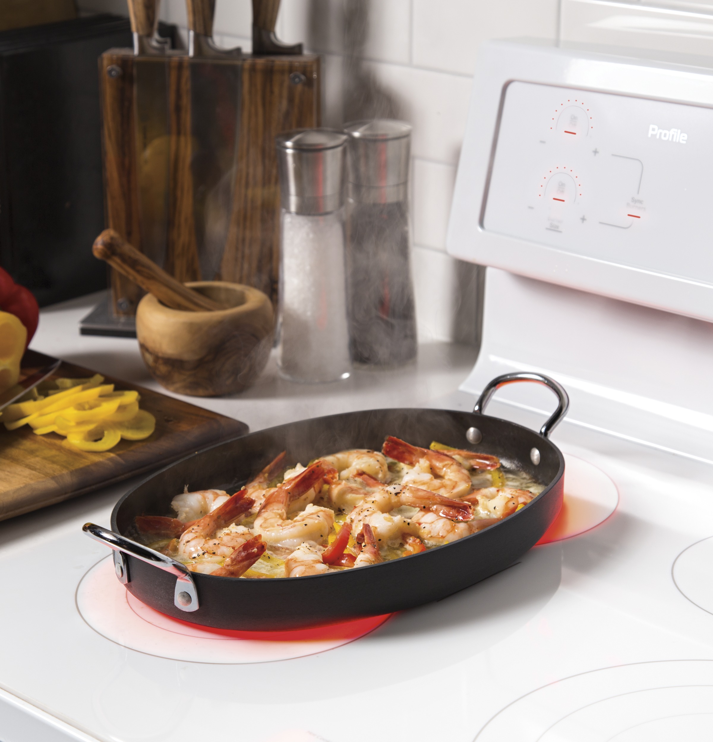 Series 30" Free-Standing Electric Double Oven Convection Range PB960TJWW, product image 11 of 18