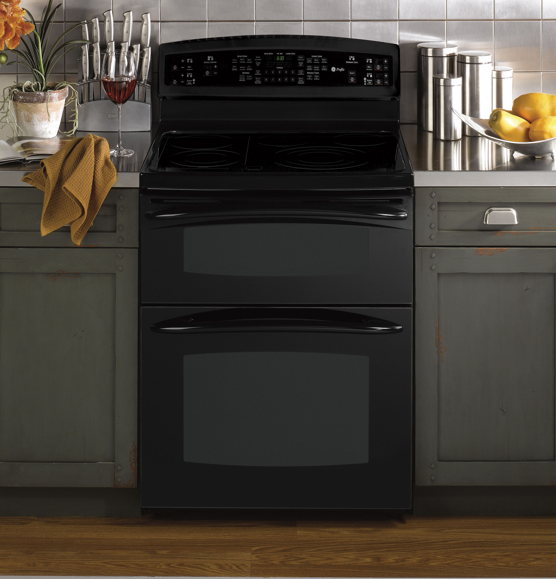 30" Free-Standing Double Oven Range PB979DPBB