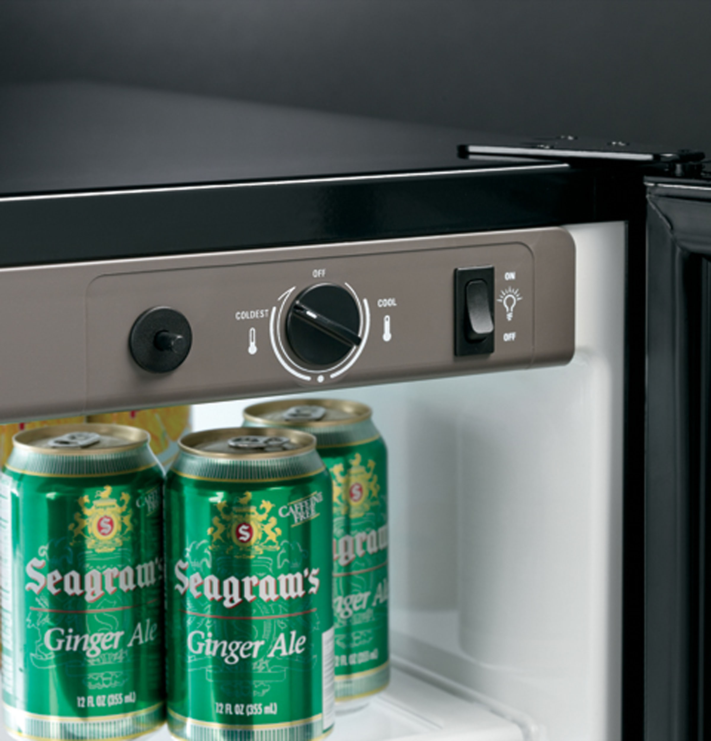 Series Beverage Center PCR06BATSS