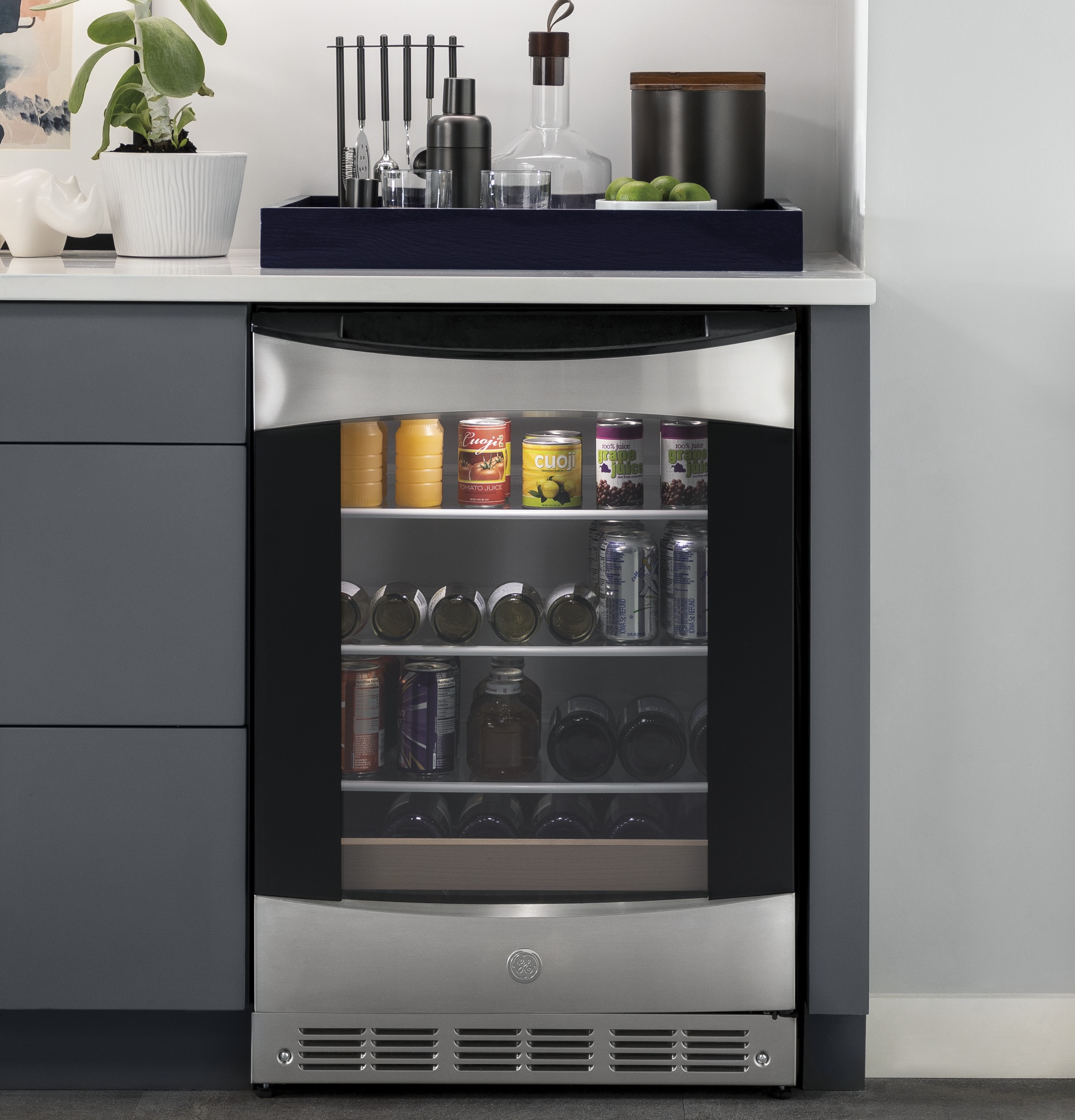 Series Beverage Center PCR06BATSS