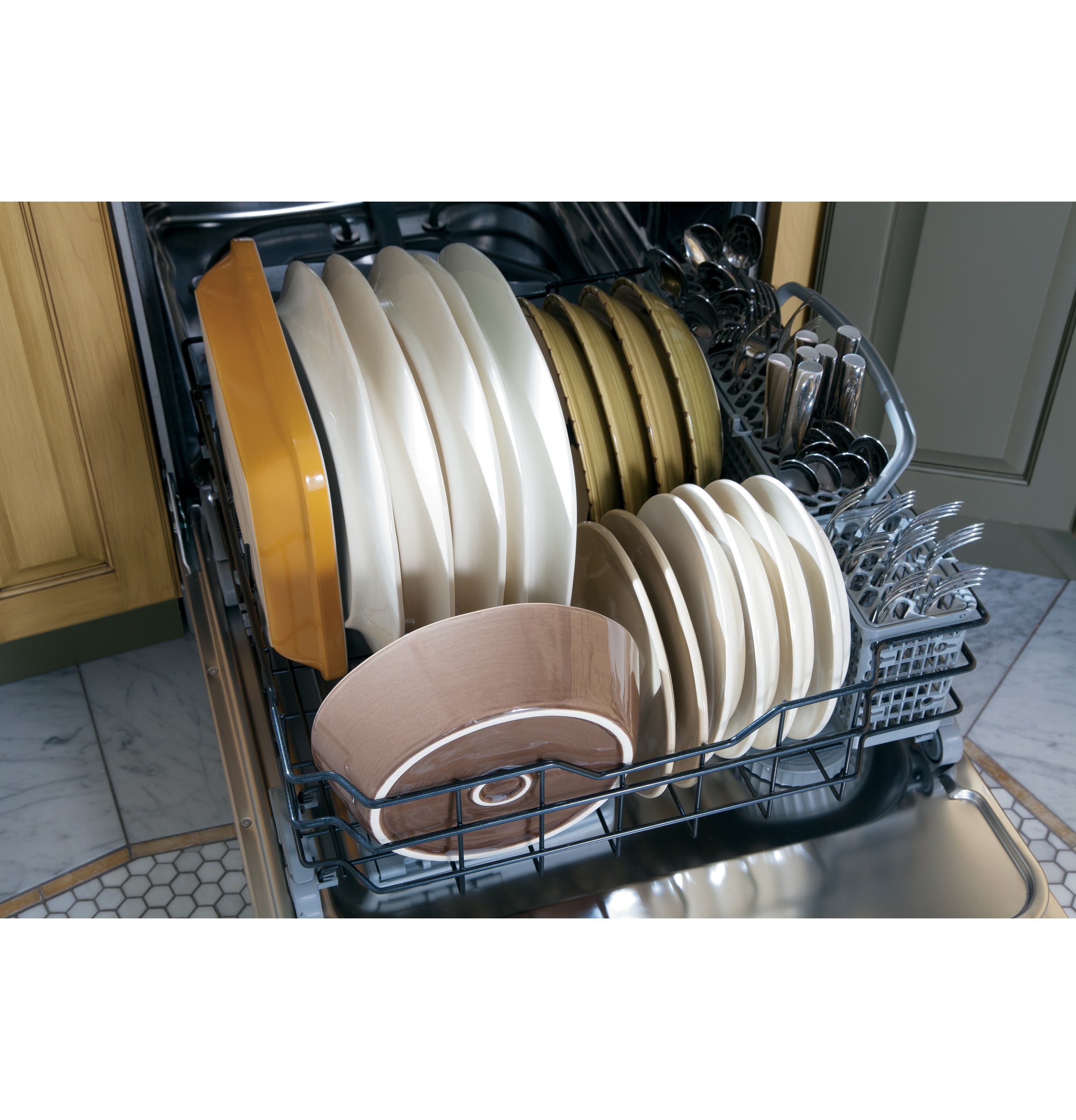 Dishwasher with SmartDispense Technology PDWT302VII, product image 3 of 5