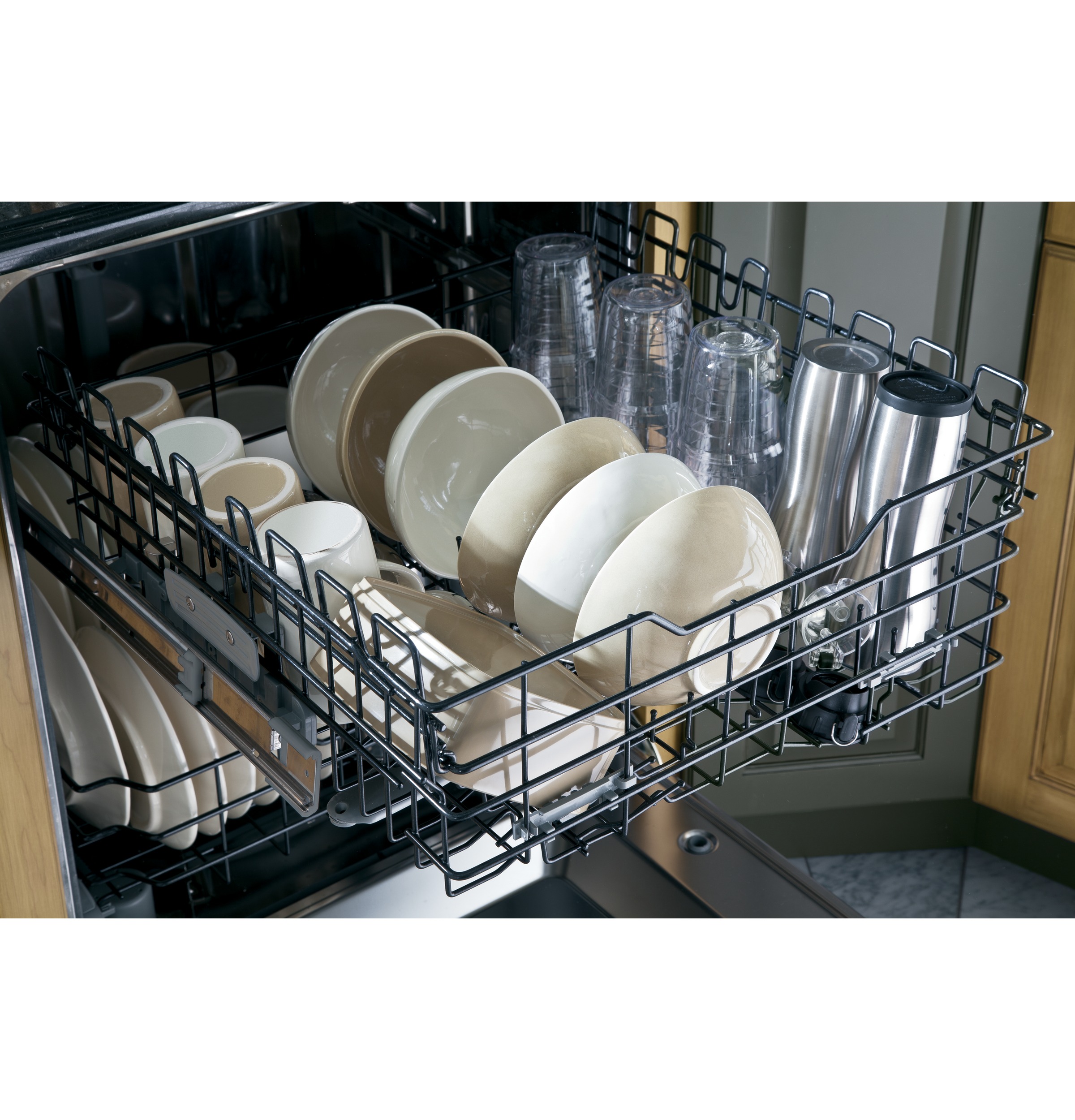 Dishwasher with SmartDispense Technology PDWT502VII, product image 4 of 11