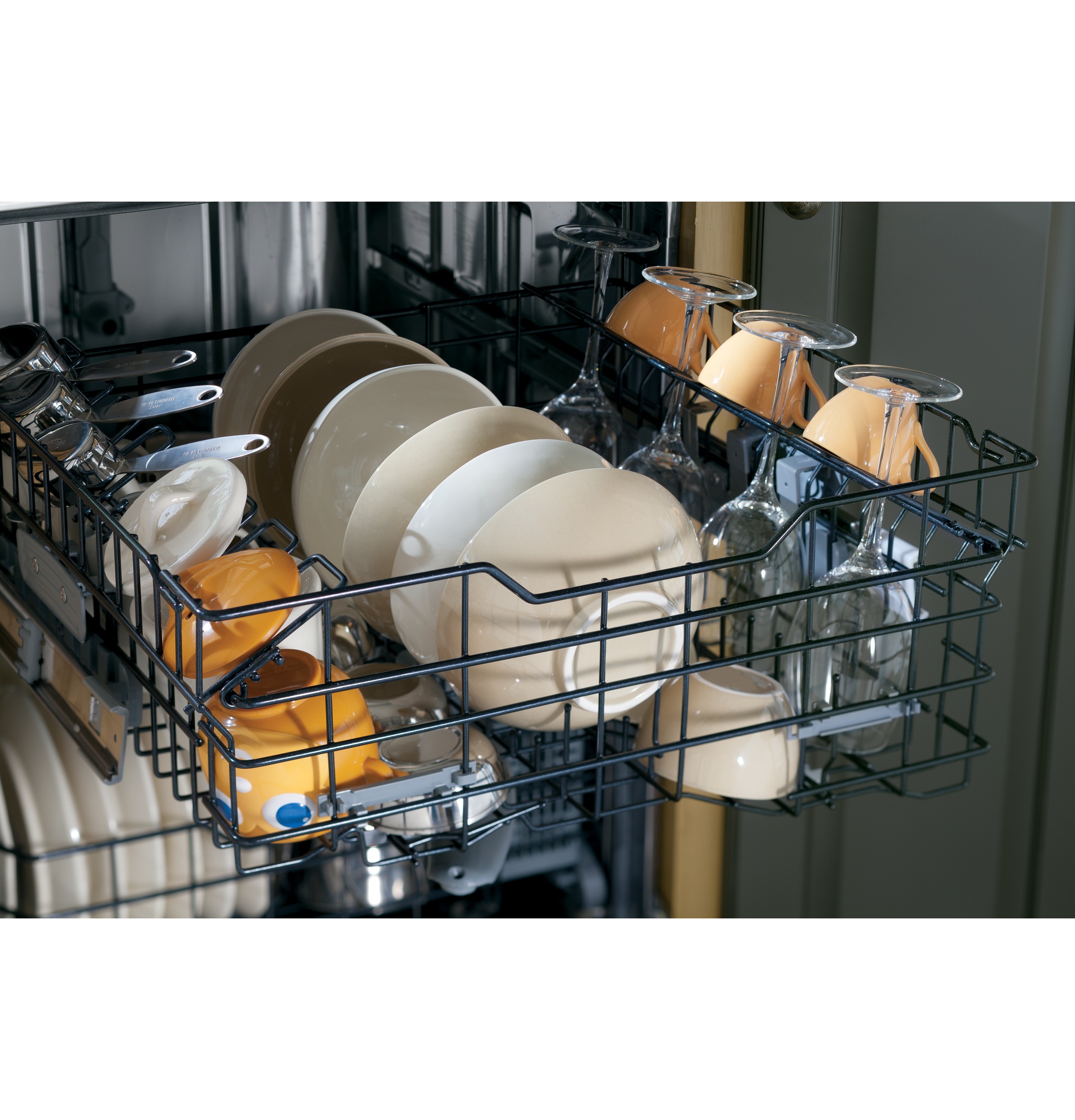 Dishwasher with SmartDispense Technology PDWT505VBB, product image 4 of 7