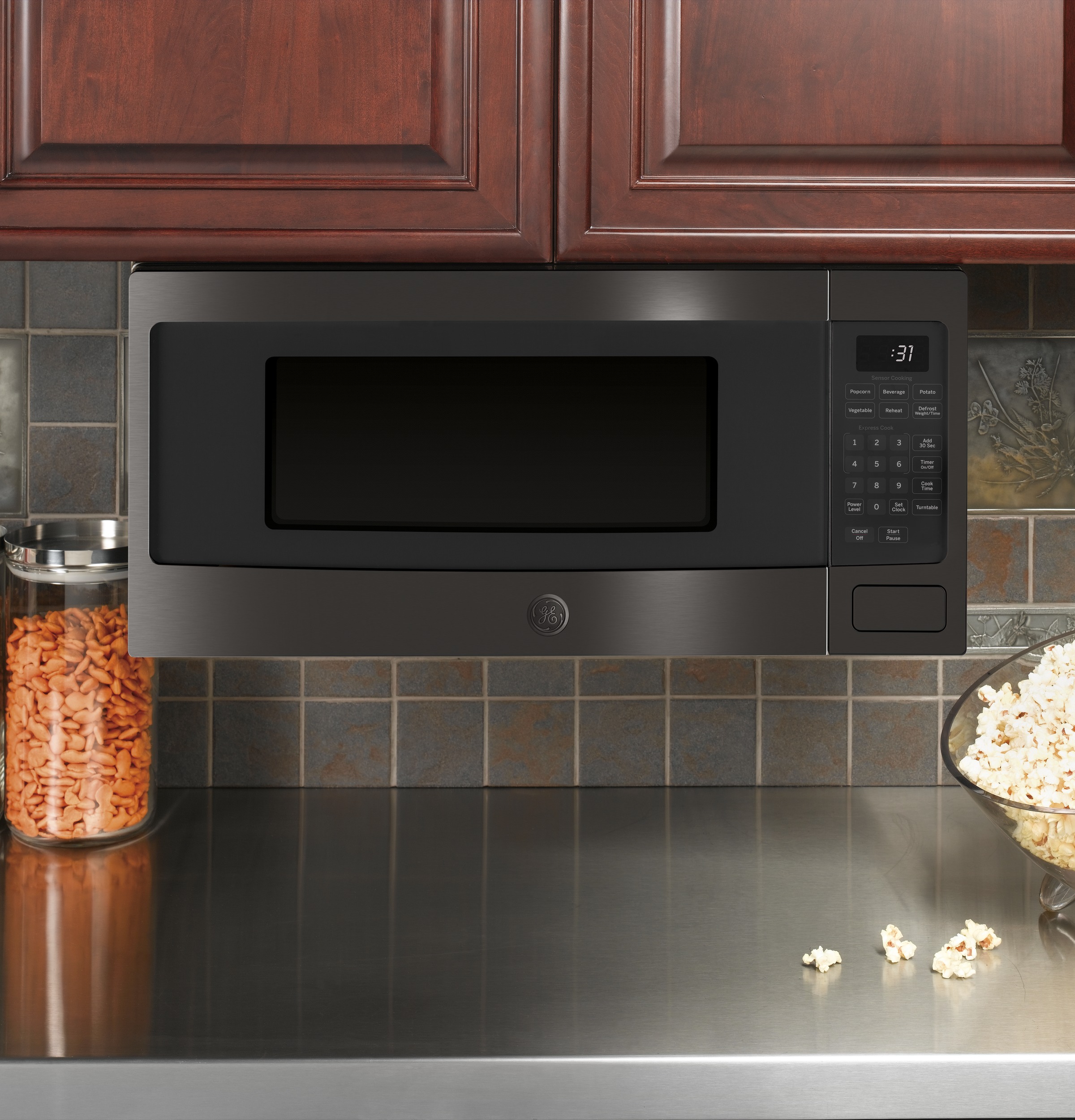 1.1 Cu. Ft. Countertop Microwave Oven PEM31BMTS