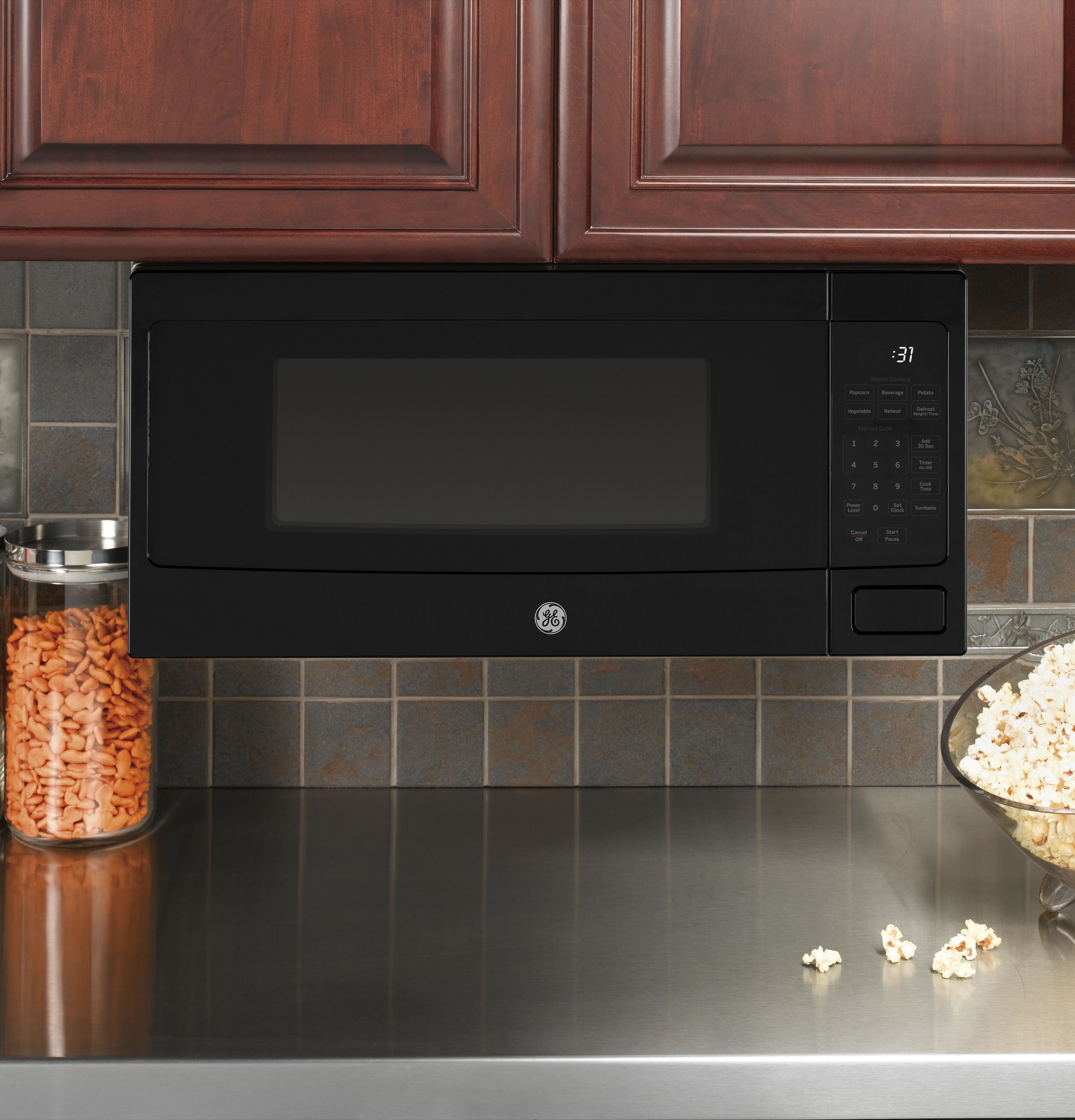 1.1 Cu. Ft. Countertop Microwave Oven PEM31DFBB