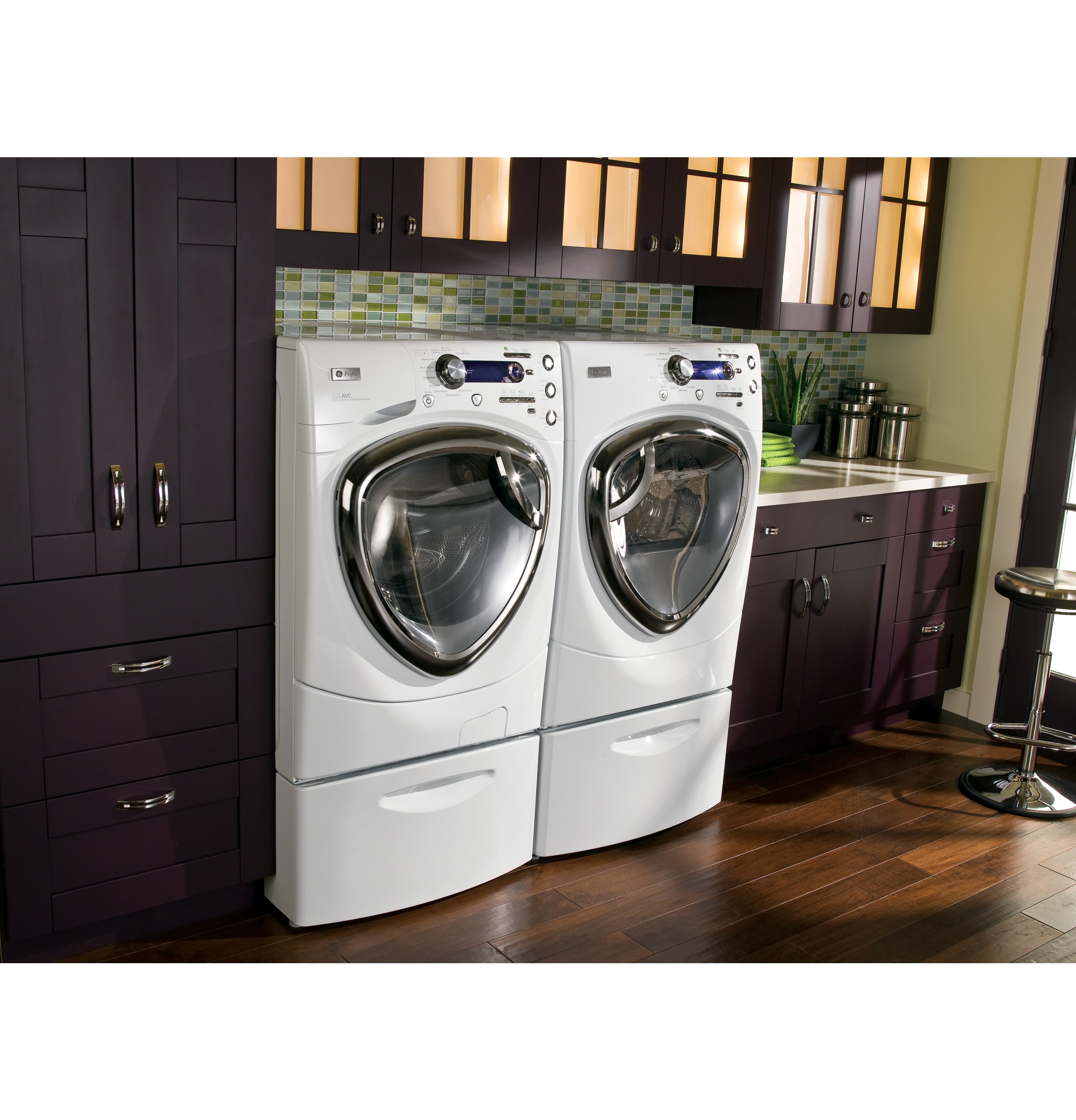 Series 4.3 DOE cu. ft. stainless steel capacity frontload washer with Steam PFWS4600LWW