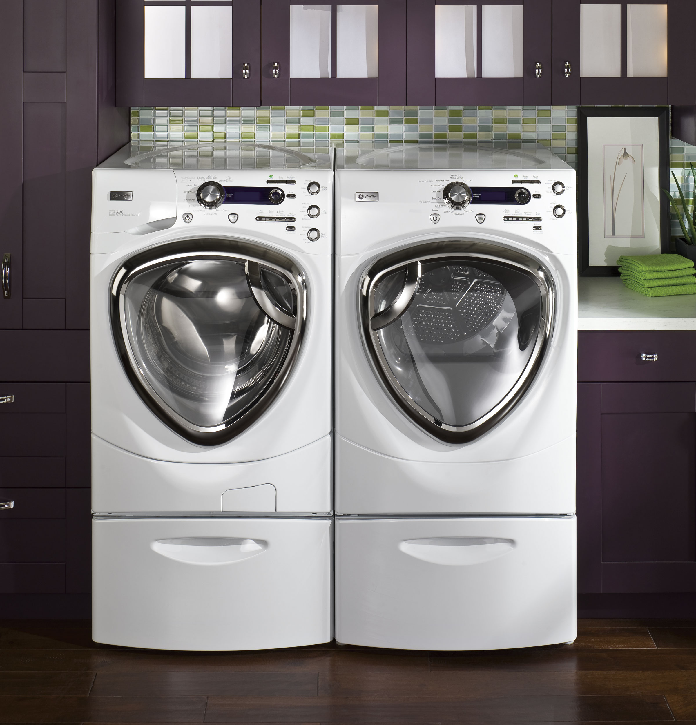 4.3 DOE cu. ft. stainless steel capacity frontload washer with Steam PFWS4605LMG