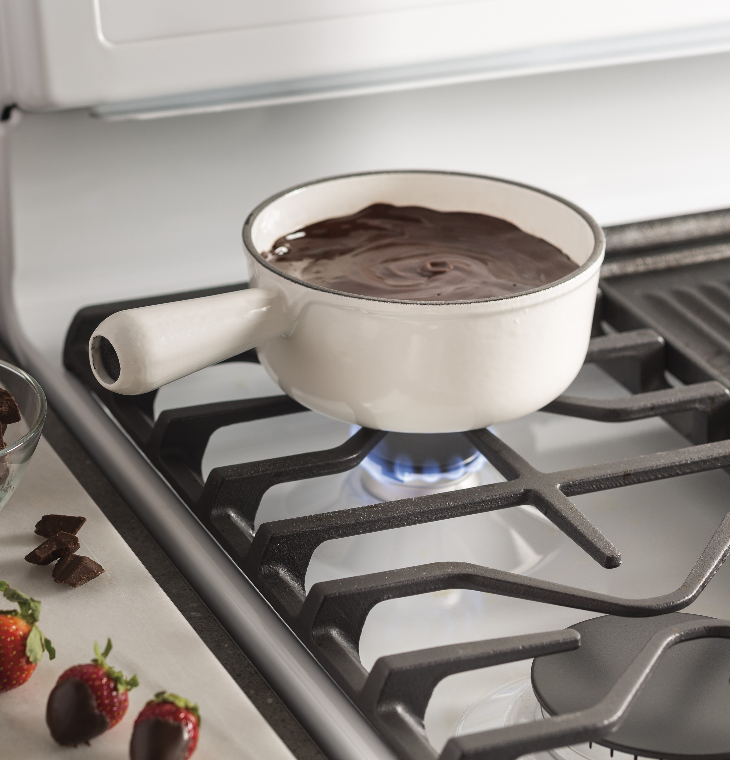 Series 30" Free-Standing Gas Convection Range PGB911DEJWW, product image 13 of 23