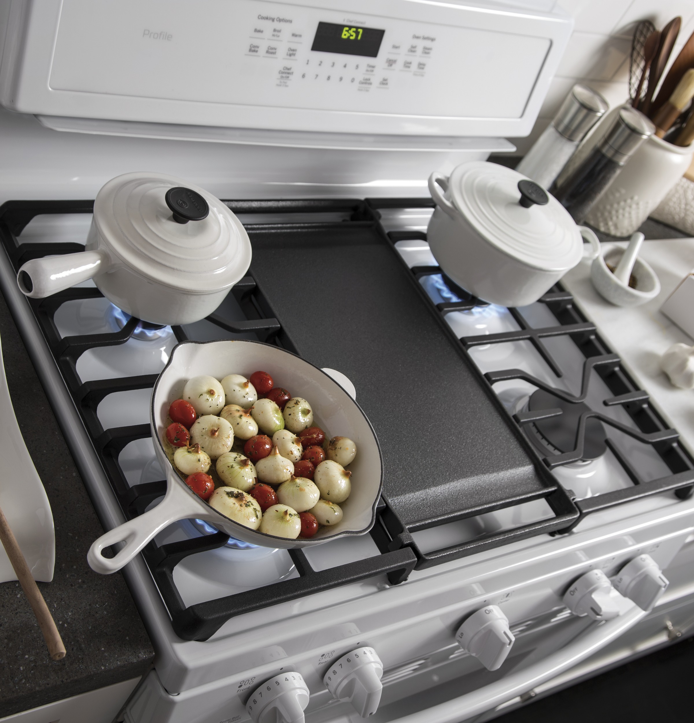 Series 30" Free-Standing Gas Convection Range PGB911DEJWW, product image 19 of 23